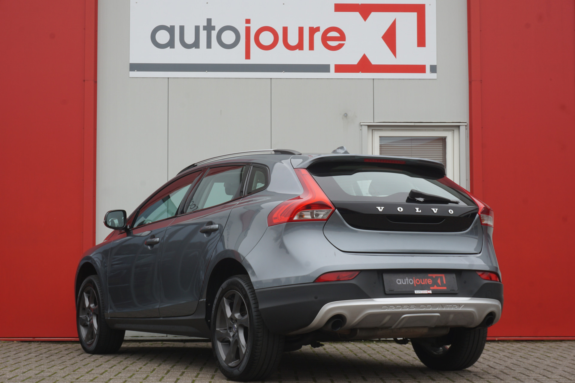 Volvo V40 Cross Country 2.5 T5 AWD Momentum | 5-Cilinder | Trekhaak | Origineel NL |