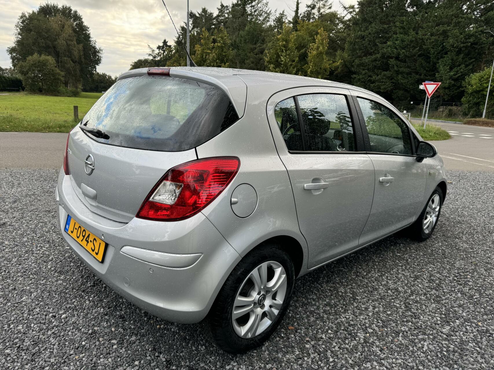 Opel Corsa 1.4-16V, cruise, verw. stuur en stoel, boekjes clima