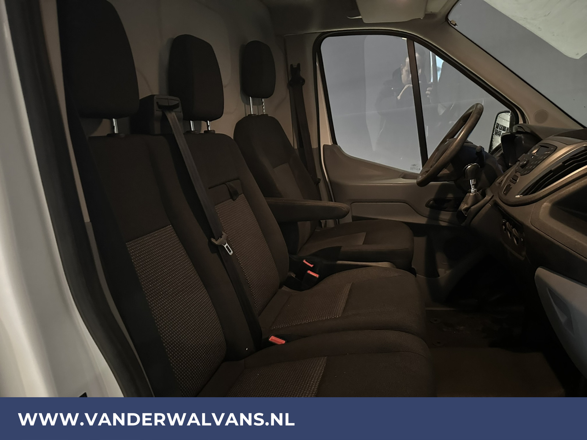 Ford Transit 2.2 TDCI 126pk L2H2 2800kg Trekhaak | Imperiaal | Trap Bluetooth telefoonvoorbereiding