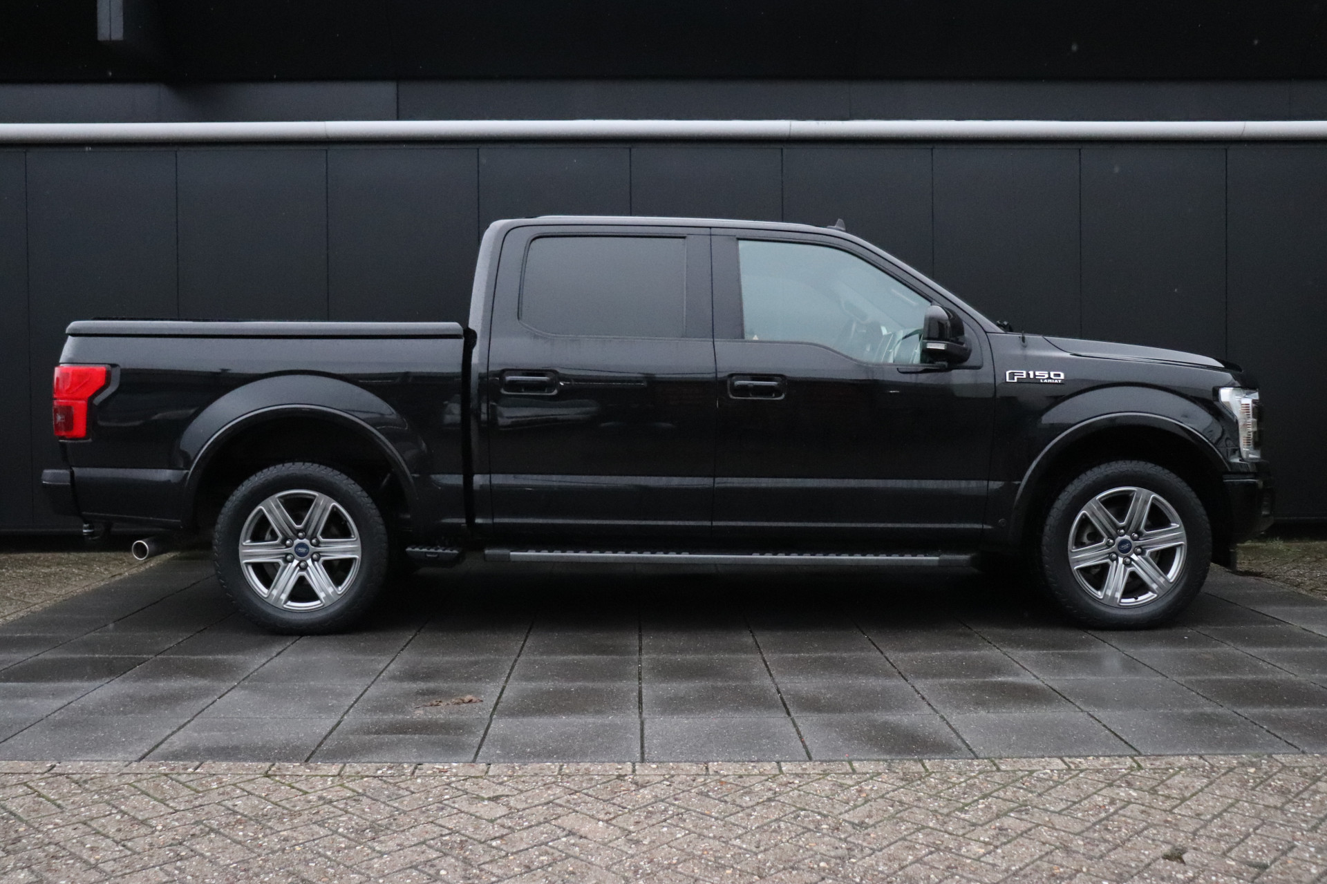 Ford USA F-150 LARIAT V8 SUPER CREW 4X4 | LPG | B&O | PANO | TREKHAAK | LEDER | MEMORY | STOEL/STUURVERW. | 360° CAMERA | STOELVERK. | CRUISE |