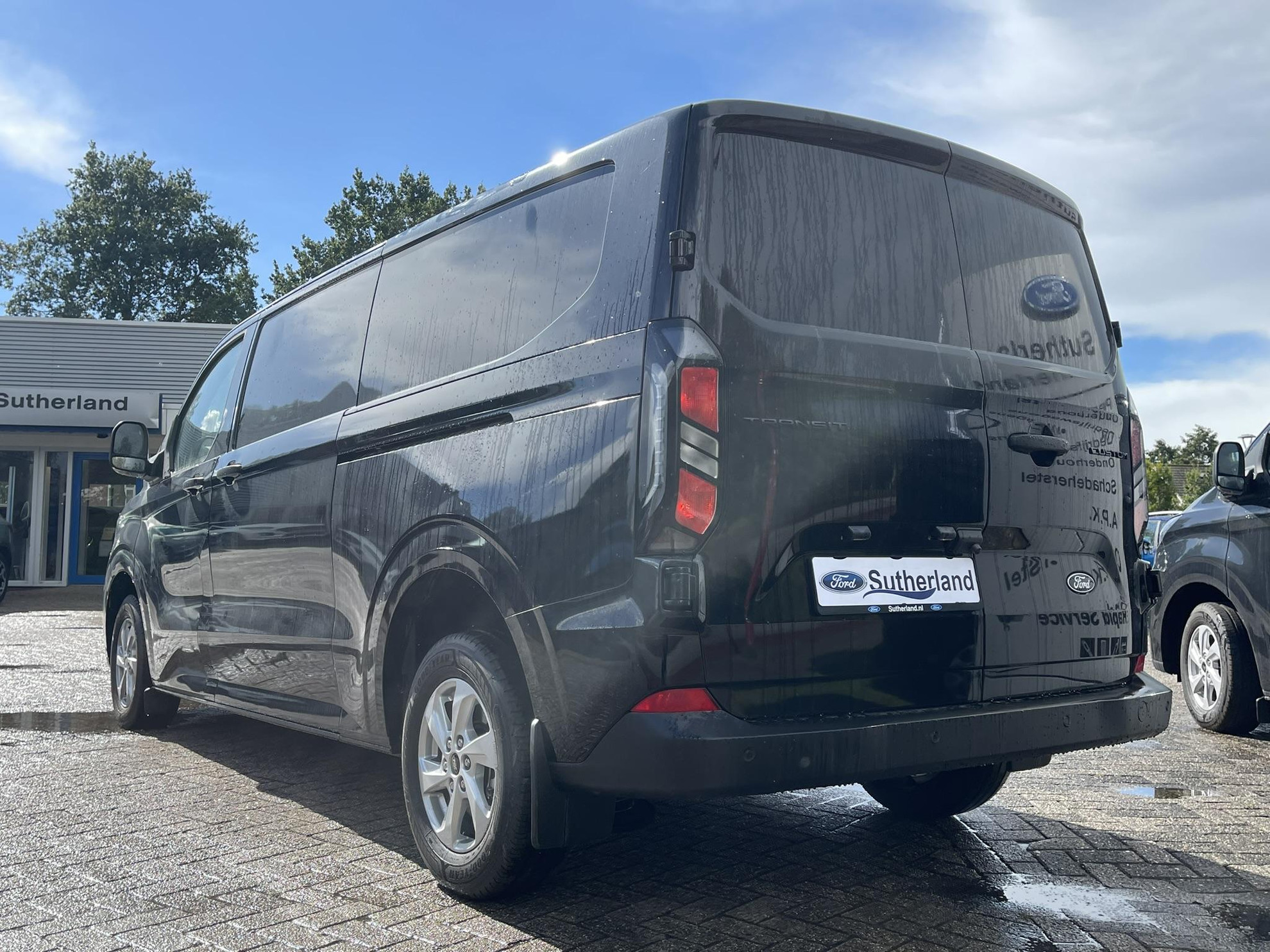 Ford Transit Custom 320 2.0 TDCI L2H1 Trend SCI Automaat 170 pk | Adaptive cruise control | Dubbele schuifdeur | 8-weg bestuurderstoel + passagiersbank | Stoelverwarming | Dodehoeksensoren | Navigatie | Electrische inklapbare spiegels | 16 inch lichtmetalen velgen | Full LED | Dual-zone climate control | LED laadruimteverlichting