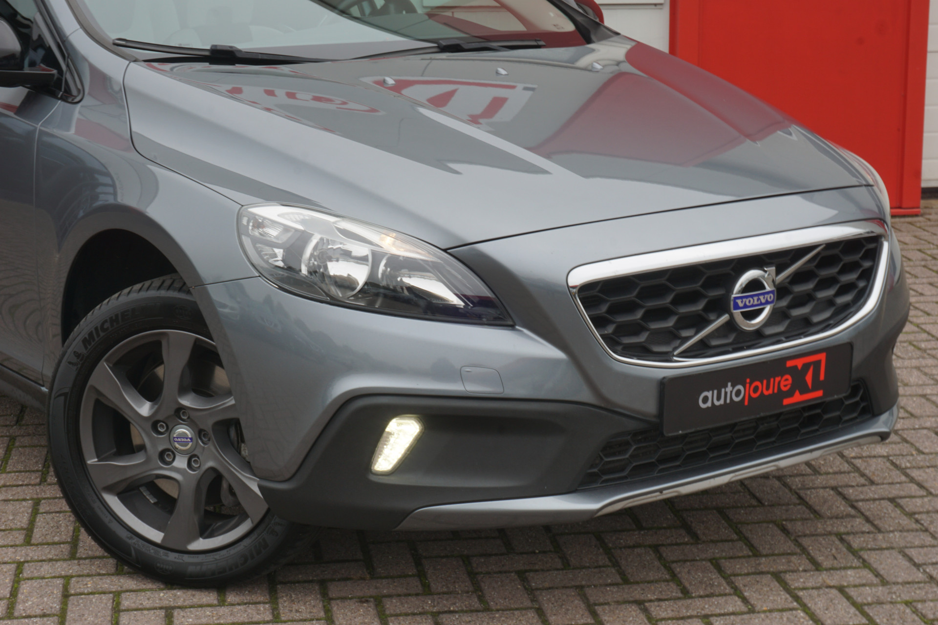 Volvo V40 Cross Country 2.5 T5 AWD Momentum | 5-Cilinder | Trekhaak | Origineel NL |