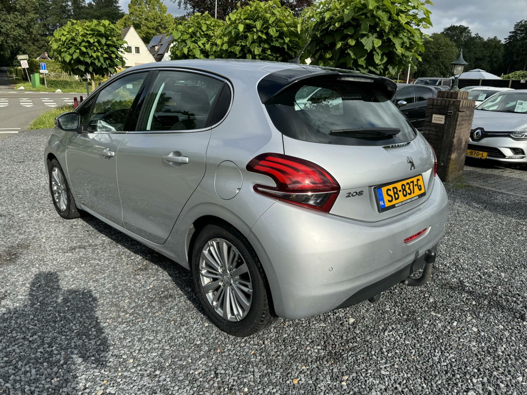 Peugeot 208 1.2 PureTech Executive clima navi trekhaak 5 deurs