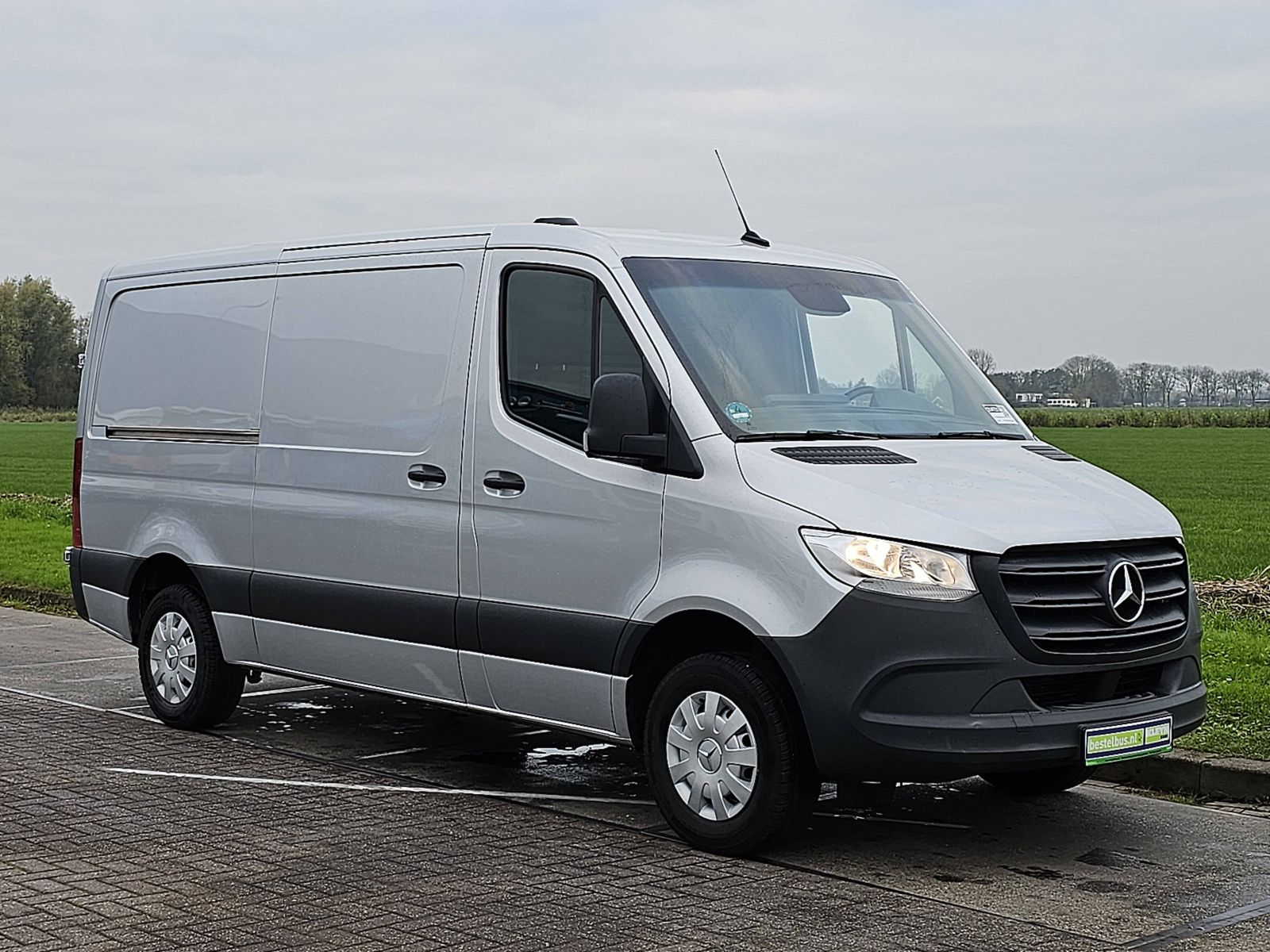 MERCEDES-BENZ SPRINTER 314 l2h1 rwd mbux ac!