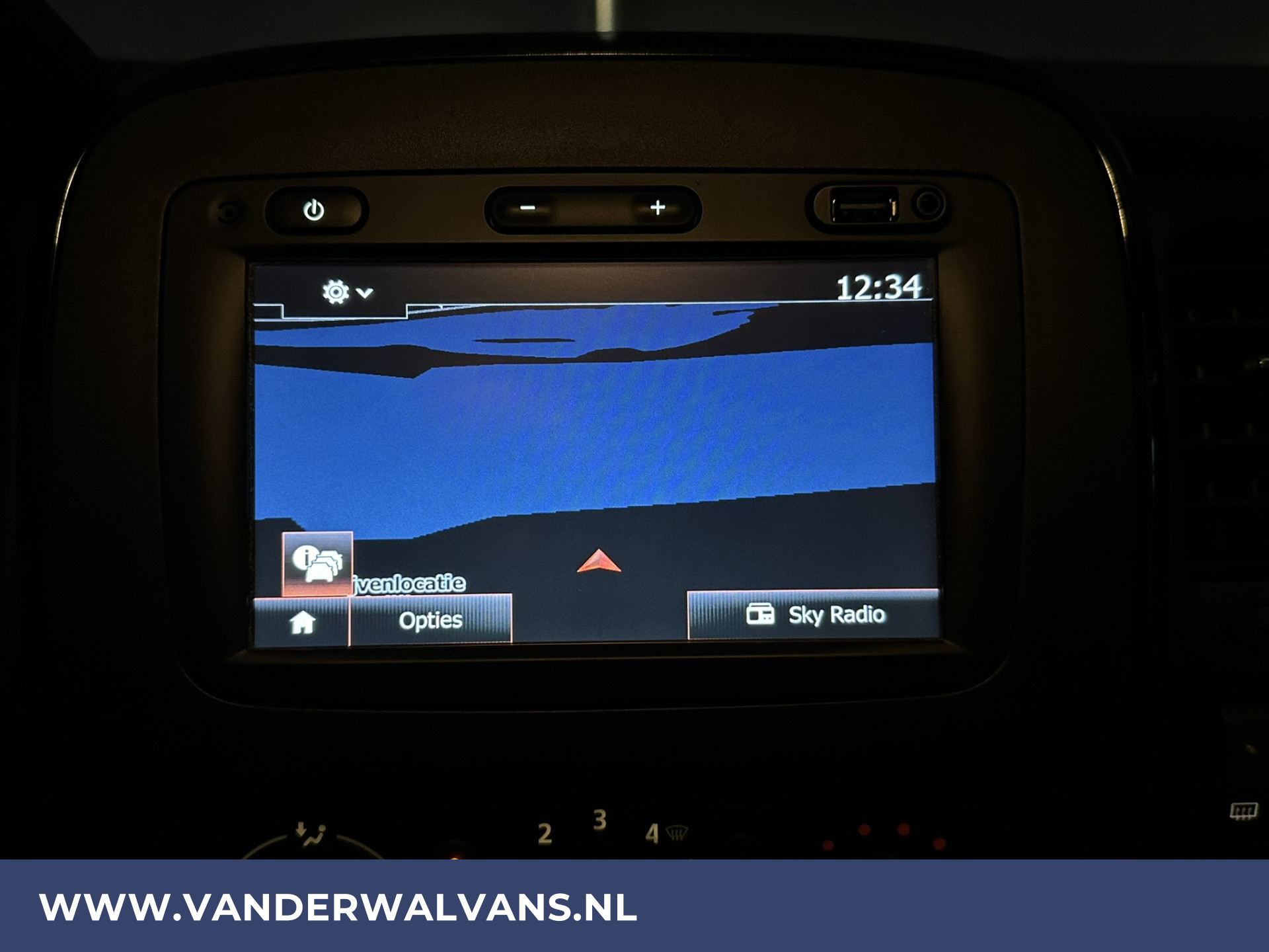 Opel Vivaro 1.6 CDTI 126pk L2H1 inrichting Euro6 Airco | Navigatie | Trekhaak | LED | Cruisecontrol Parkeersensoren, Bijrijdersbank