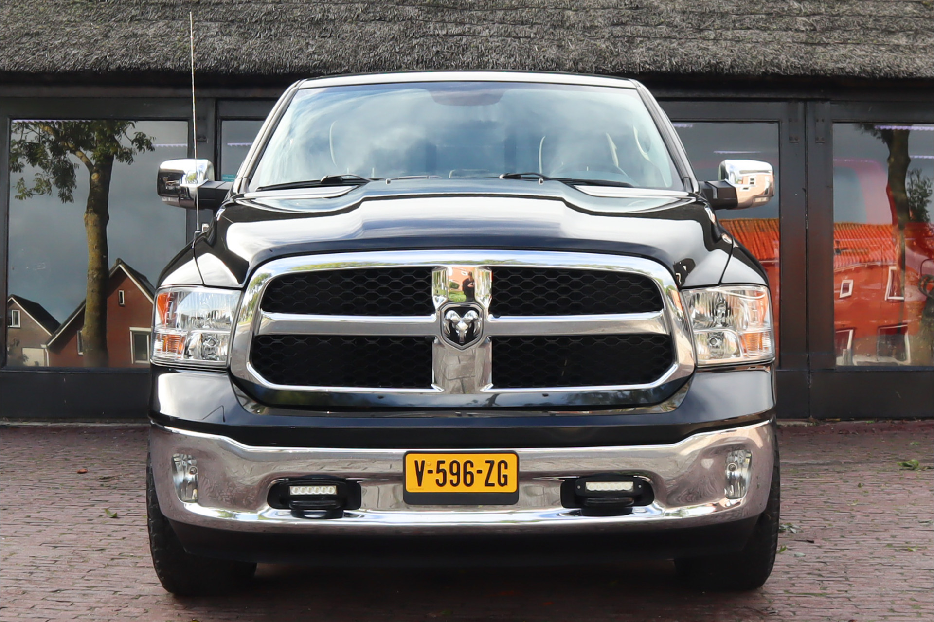 Dodge Ram 1500 Classic 5.7 liter | Navigatie | 3500 KG trekhaak | Stoel/stuur verwarming | Schuif-kantel dak