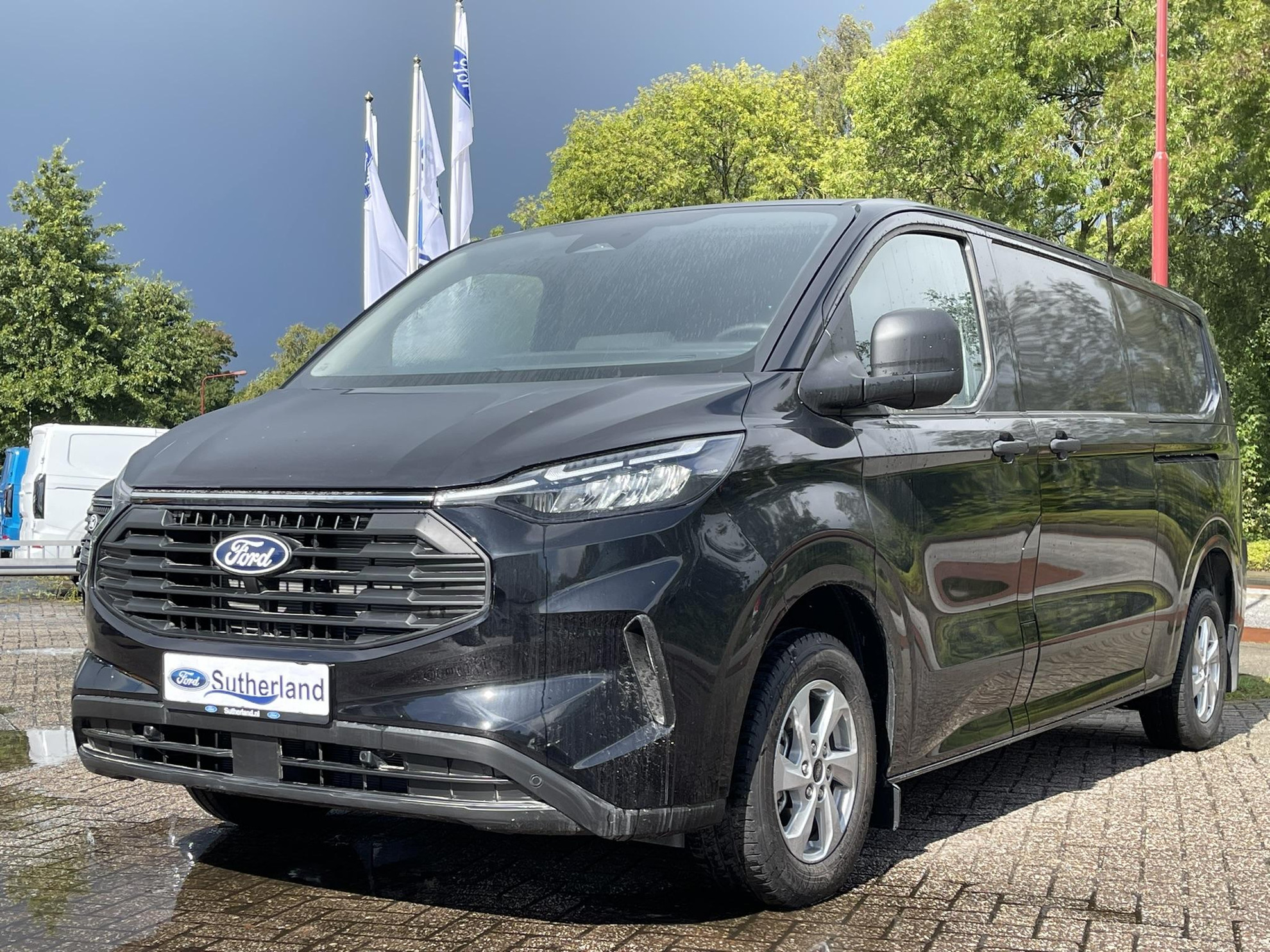 Ford Transit Custom 320 2.0 TDCI L2H1 Trend SCI Automaat 170 pk | Adaptive cruise control | Dubbele schuifdeur | 8-weg bestuurderstoel + passagiersbank | Stoelverwarming | Dodehoeksensoren | Navigatie | Electrische inklapbare spiegels | 16 inch lichtmetalen velgen | Full LED | Dual-zone climate control | LED laadruimteverlichting