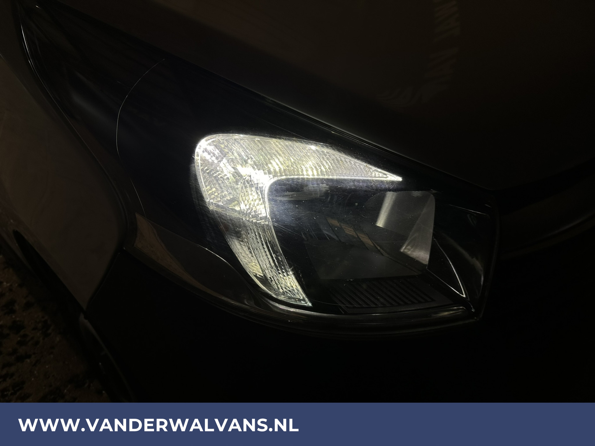 Opel Vivaro 1.6 CDTI 126pk L2H1 inrichting Euro6 Airco | Navigatie | Trekhaak | LED | Cruisecontrol Parkeersensoren, Bijrijdersbank