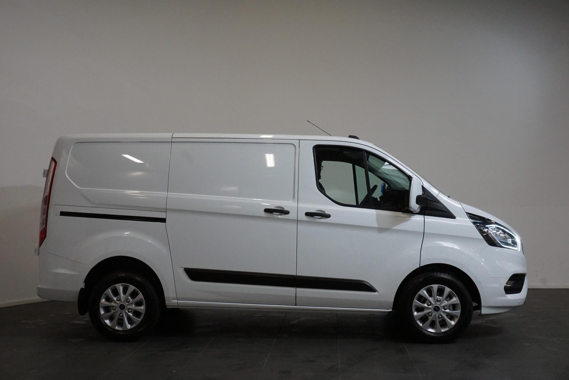 Ford Transit Custom 280 2.0 TDCI L1H1 Trend  Navigatie DAB PDC Airco Camera Carplay