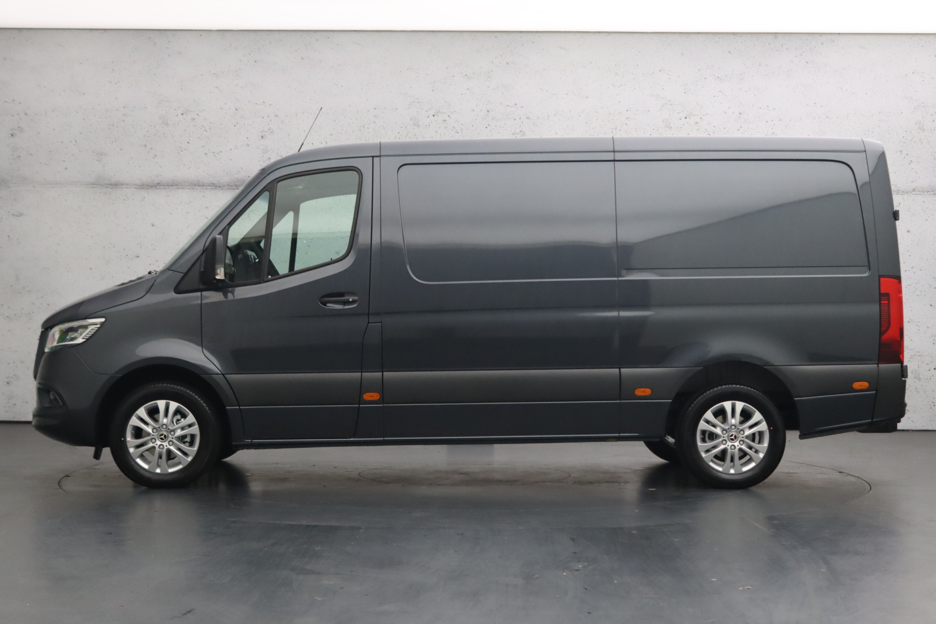 Mercedes-Benz Sprinter 319 1.9 CDI L2H1 RWD Automaat | LED | Cruise control adaptief | Trekhaak | Camera