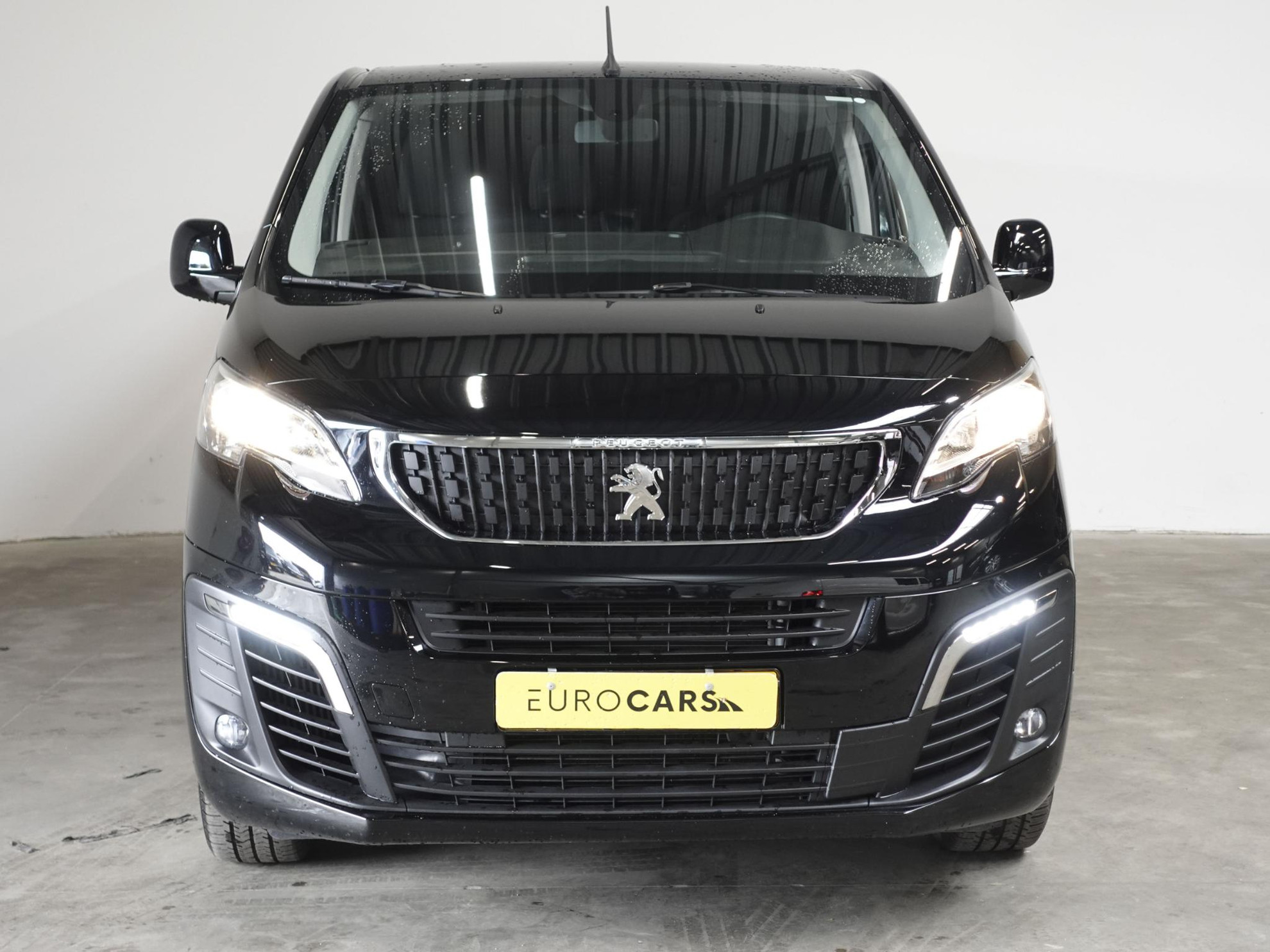 Peugeot Expert 2.0 BlueHDI 180 Long Premium Dubbele Cabine Automaat Airco Bluetooth LM Velgen Look pakket