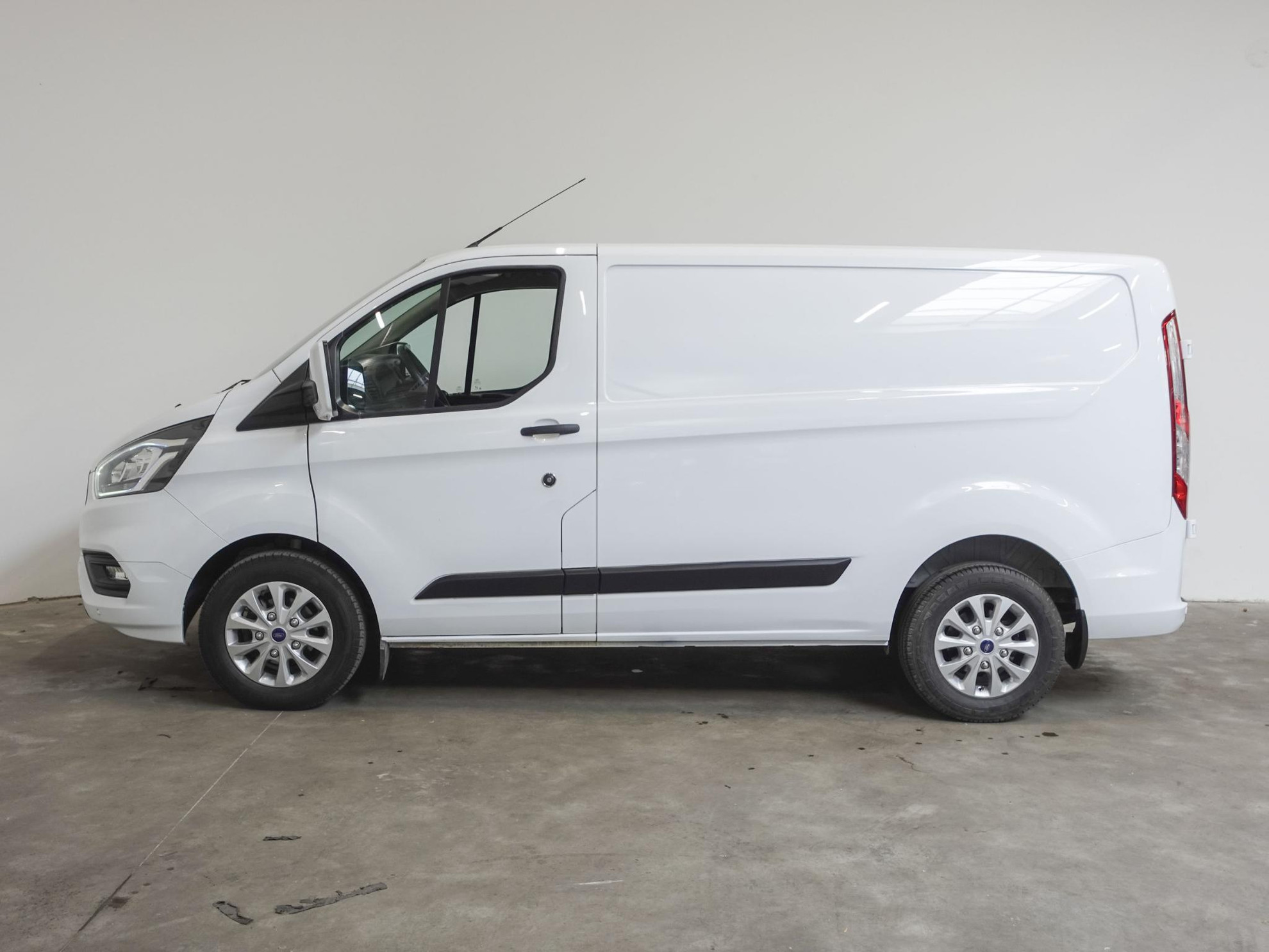 Ford Transit Custom 280 2.0 TDCI L1H1 Trend Navi Airco PDC Bluetooth 3Zits Trekhaak