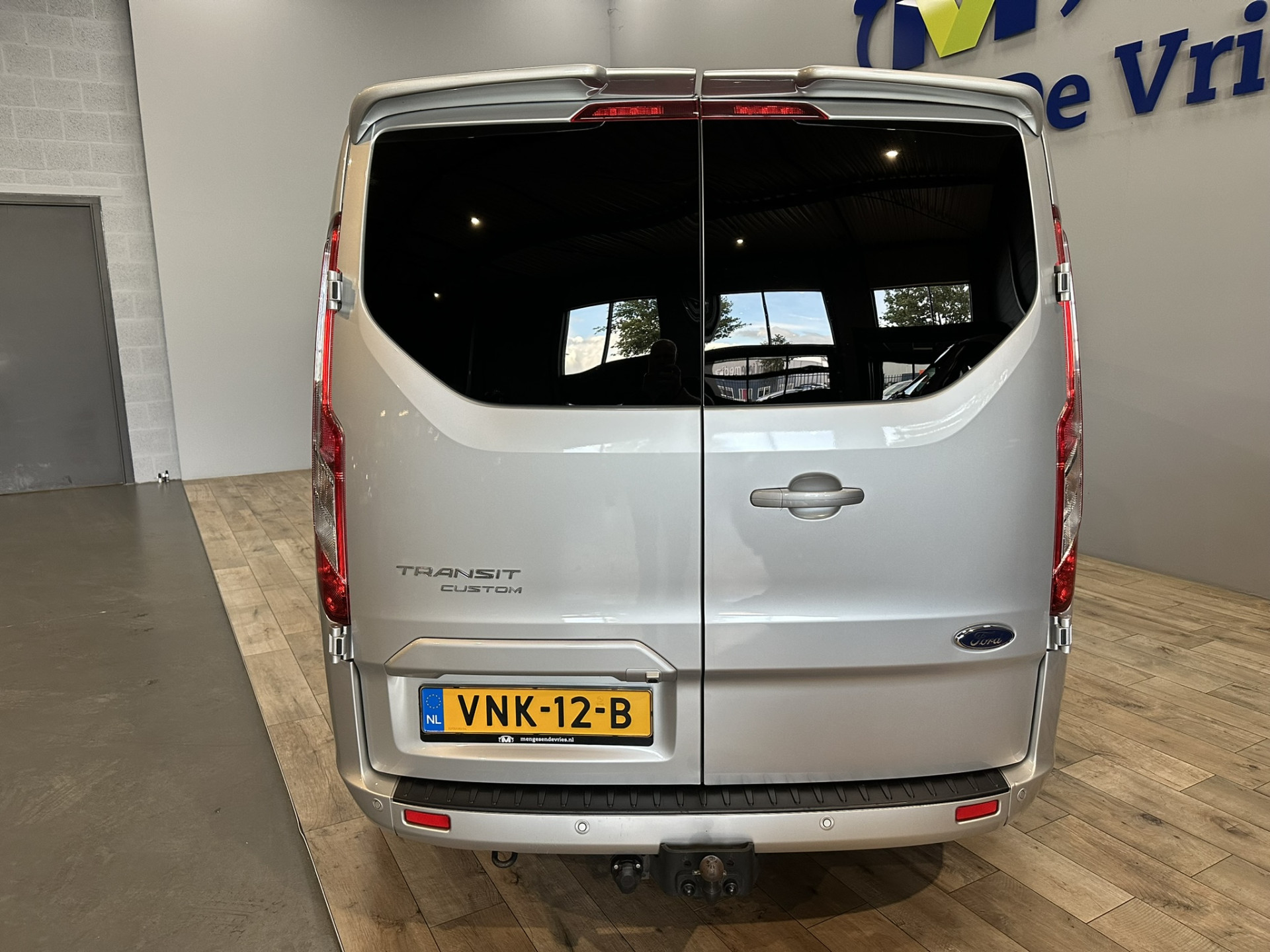 Ford Transit Custom 320 2.0 TDCI L2H1 Platinum Edition DC Excl BTW | Automaat | 2x Schuifdeur | Xenon | Leer | Trekhaak | Navigatie | Stoelverwarming | Apple Carplay | Isofix | NAP |