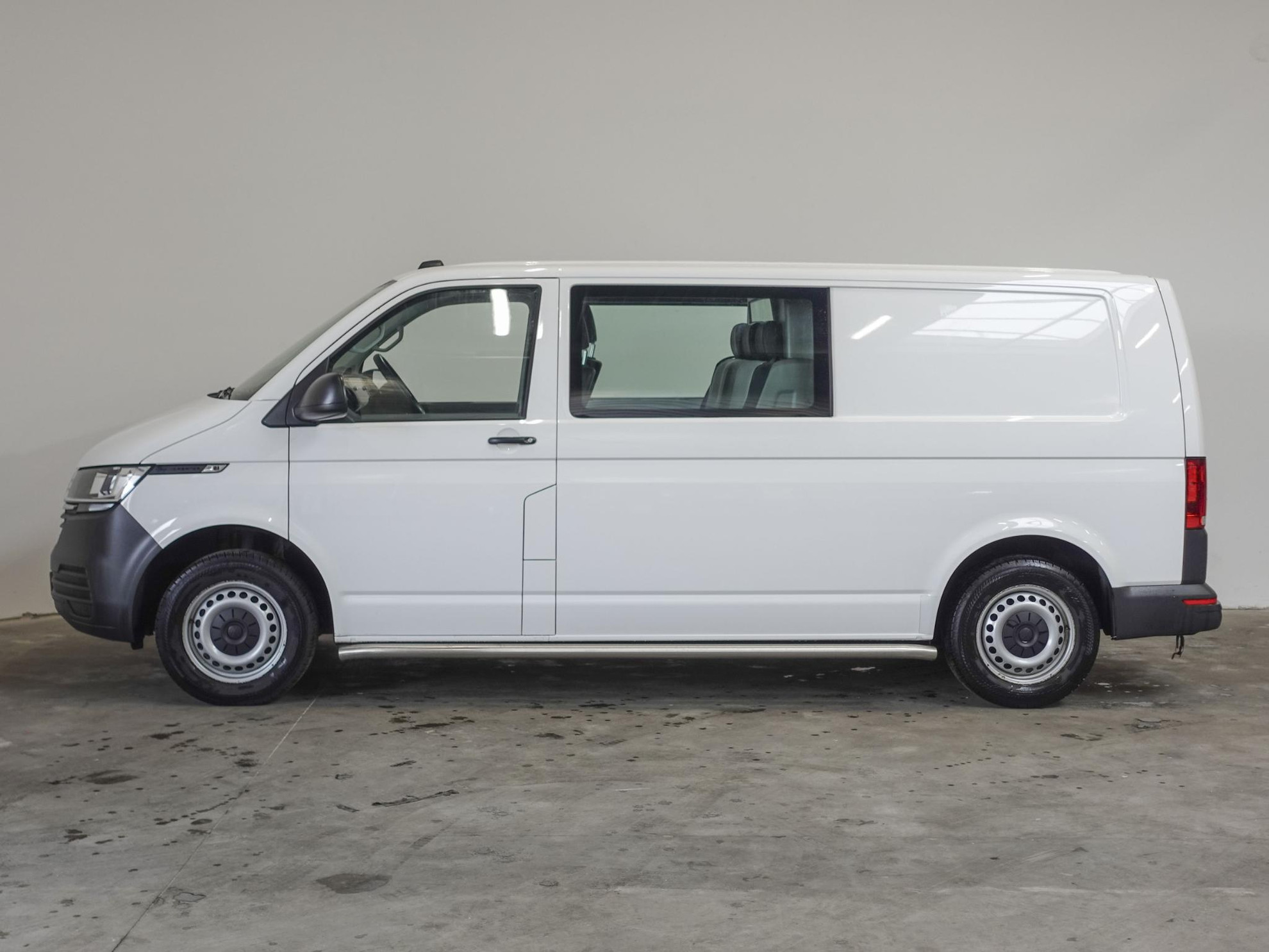 Volkswagen Transporter T6.1 L2H1 110pk Dubbele cabine Airco Cruise Navi Trekhaak