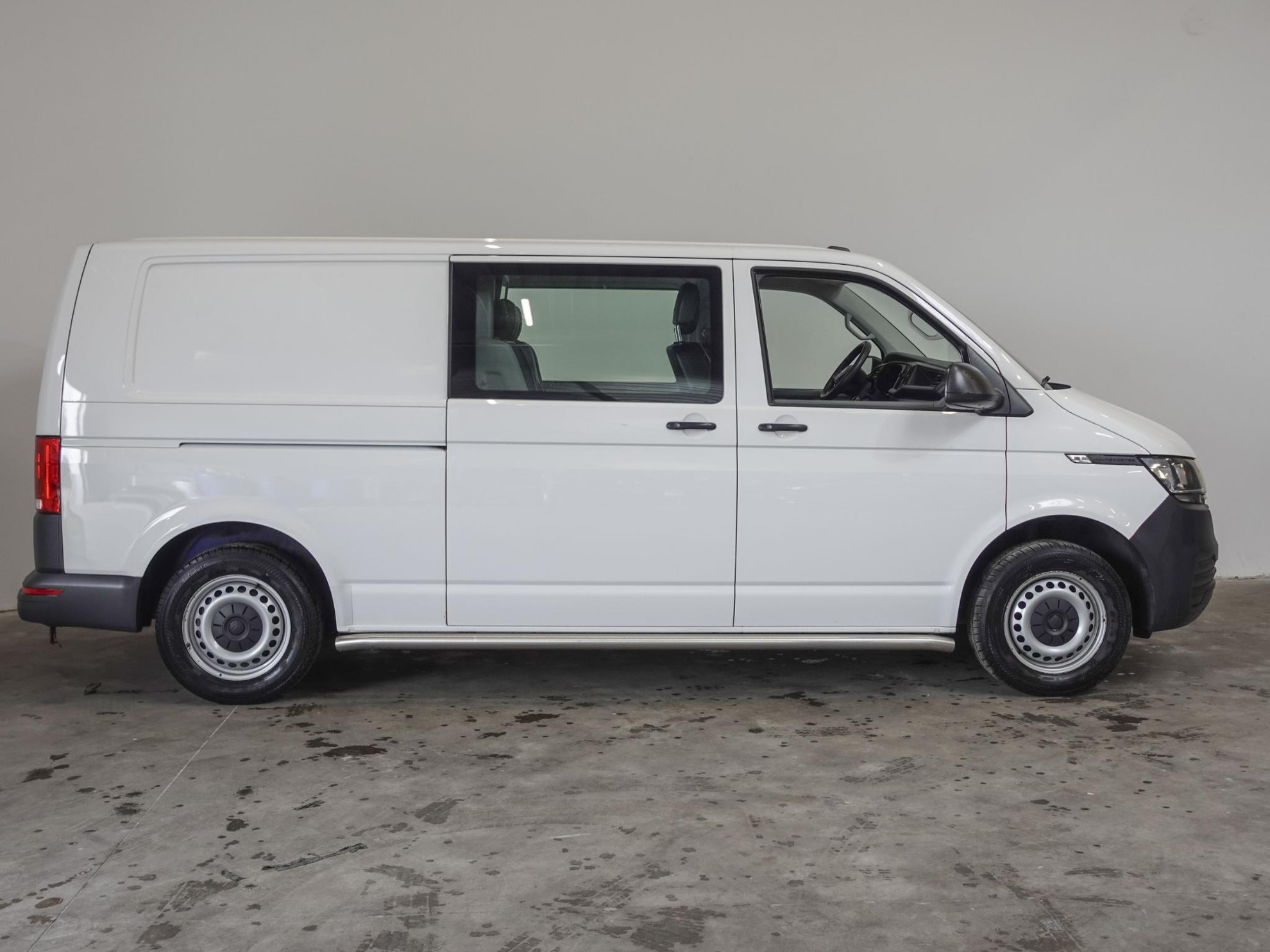 Volkswagen Transporter T6.1 L2H1 110pk Dubbele cabine Airco Cruise Navi Trekhaak