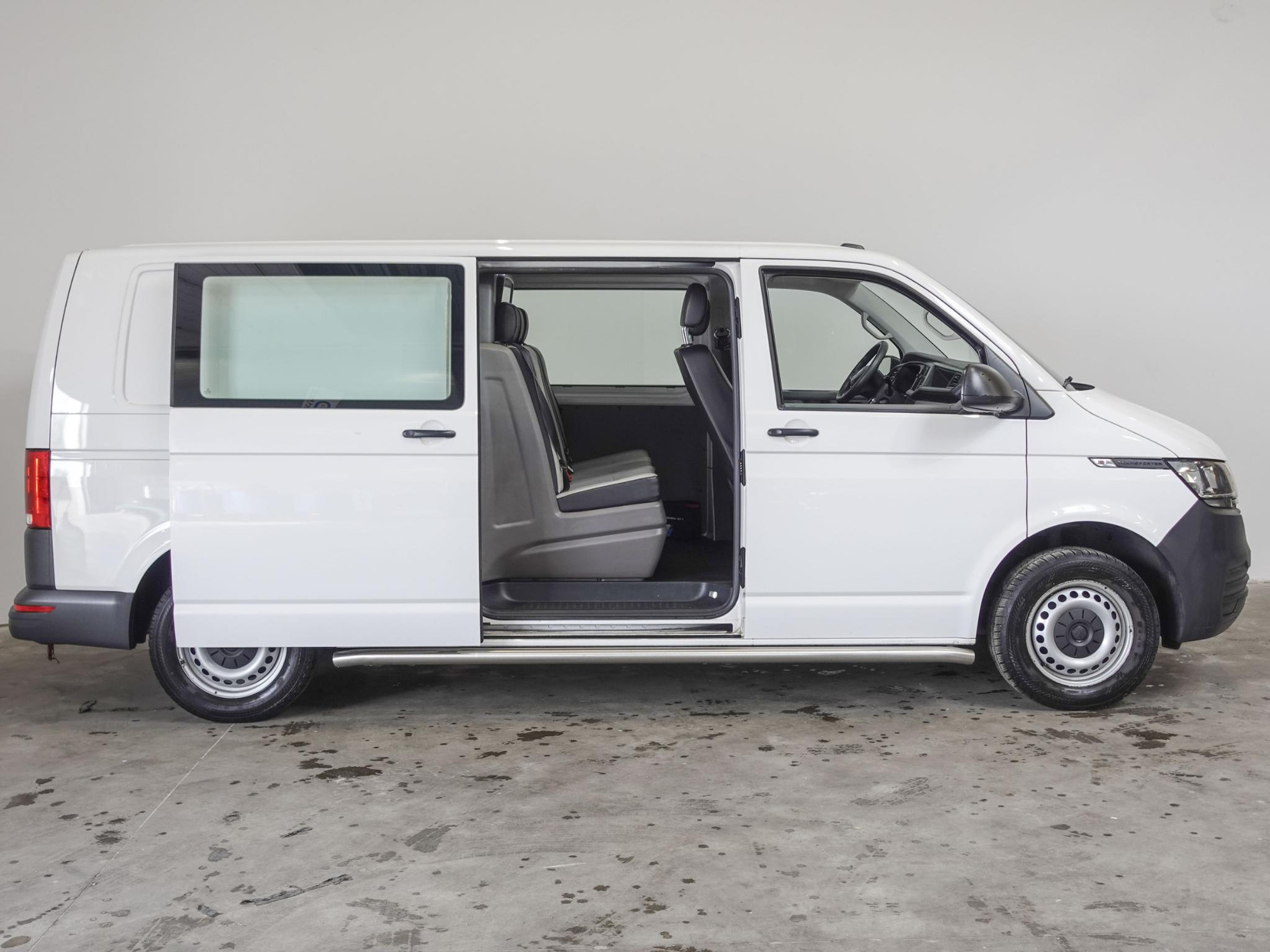 Volkswagen Transporter T6.1 L2H1 110pk Dubbele cabine Airco Cruise Navi Trekhaak