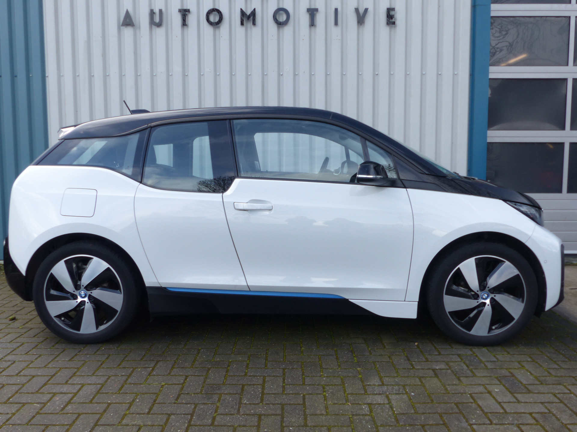 BMW i3 BMW i3 120Ah 42 kWh!! Camera/Warmtepomp/ Ecc/Adaptive Cruise/NL Auto!