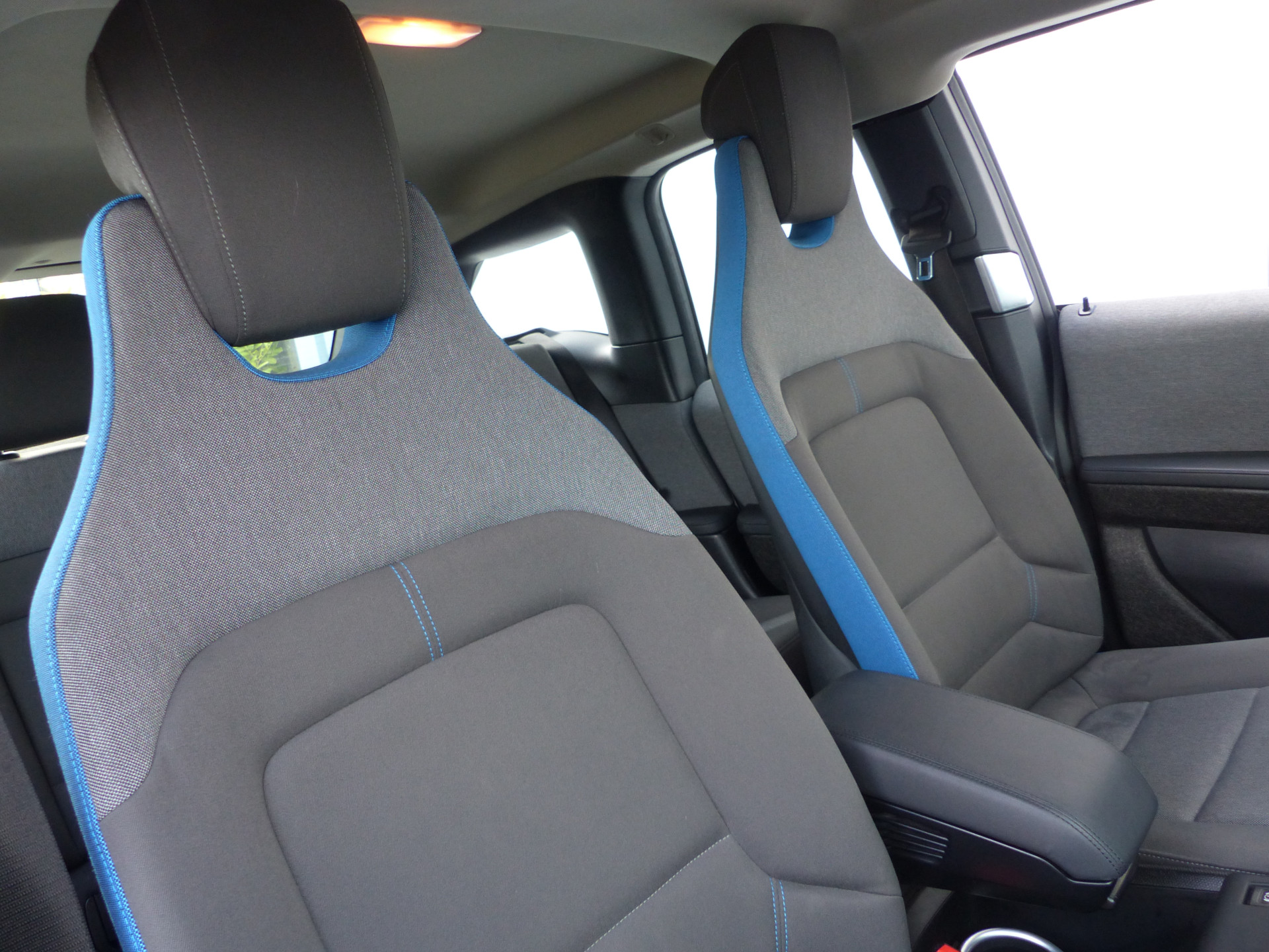 BMW i3 BMW i3 120Ah 42 kWh!! Camera/Warmtepomp/ Ecc/Adaptive Cruise/NL Auto!