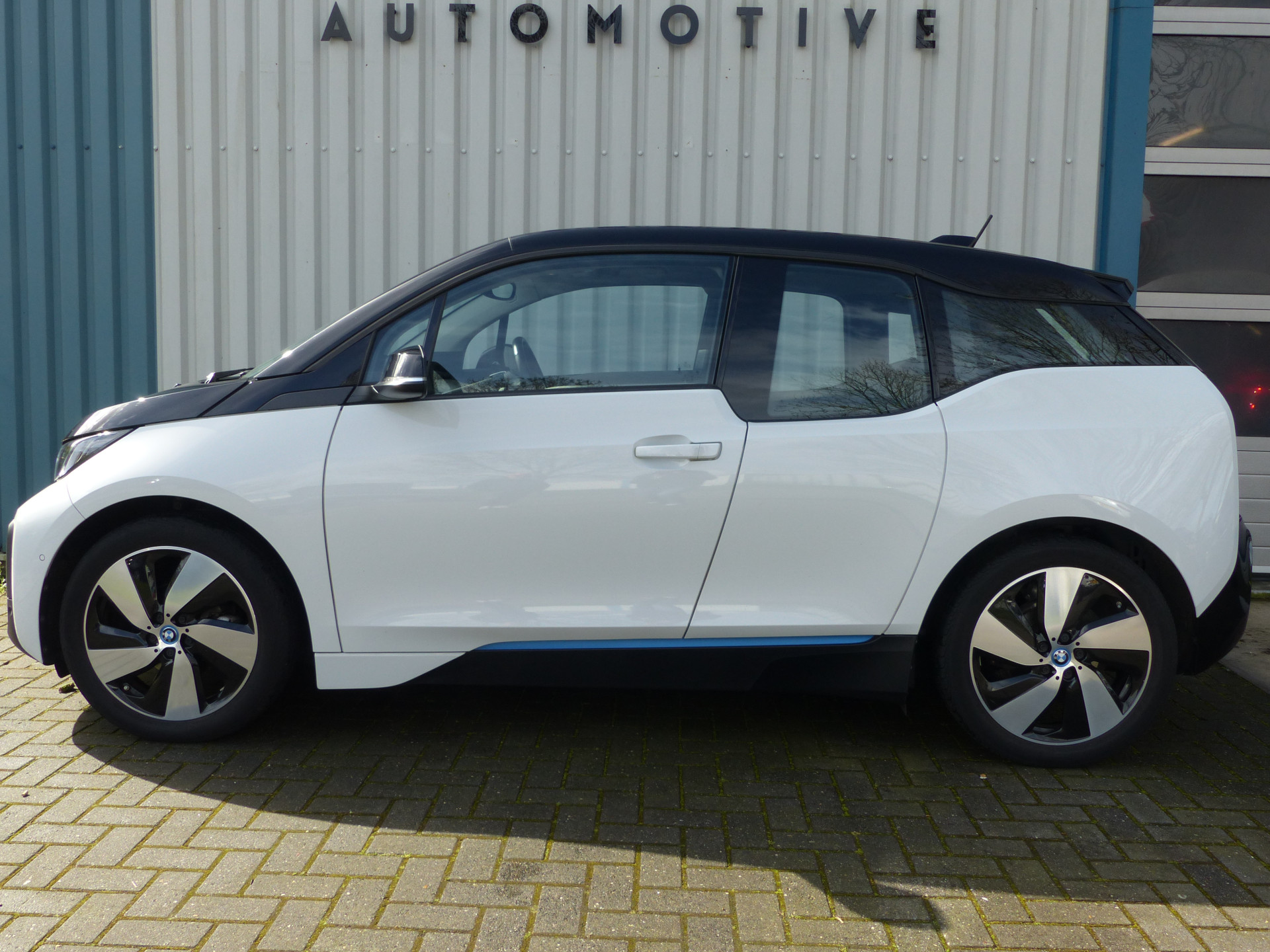 BMW i3 BMW i3 120Ah 42 kWh!! Camera/Warmtepomp/ Ecc/Adaptive Cruise/NL Auto!