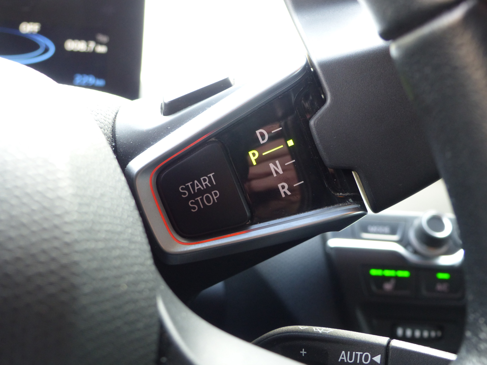 BMW i3 BMW i3 120Ah 42 kWh!! Camera/Warmtepomp/ Ecc/Adaptive Cruise/NL Auto!