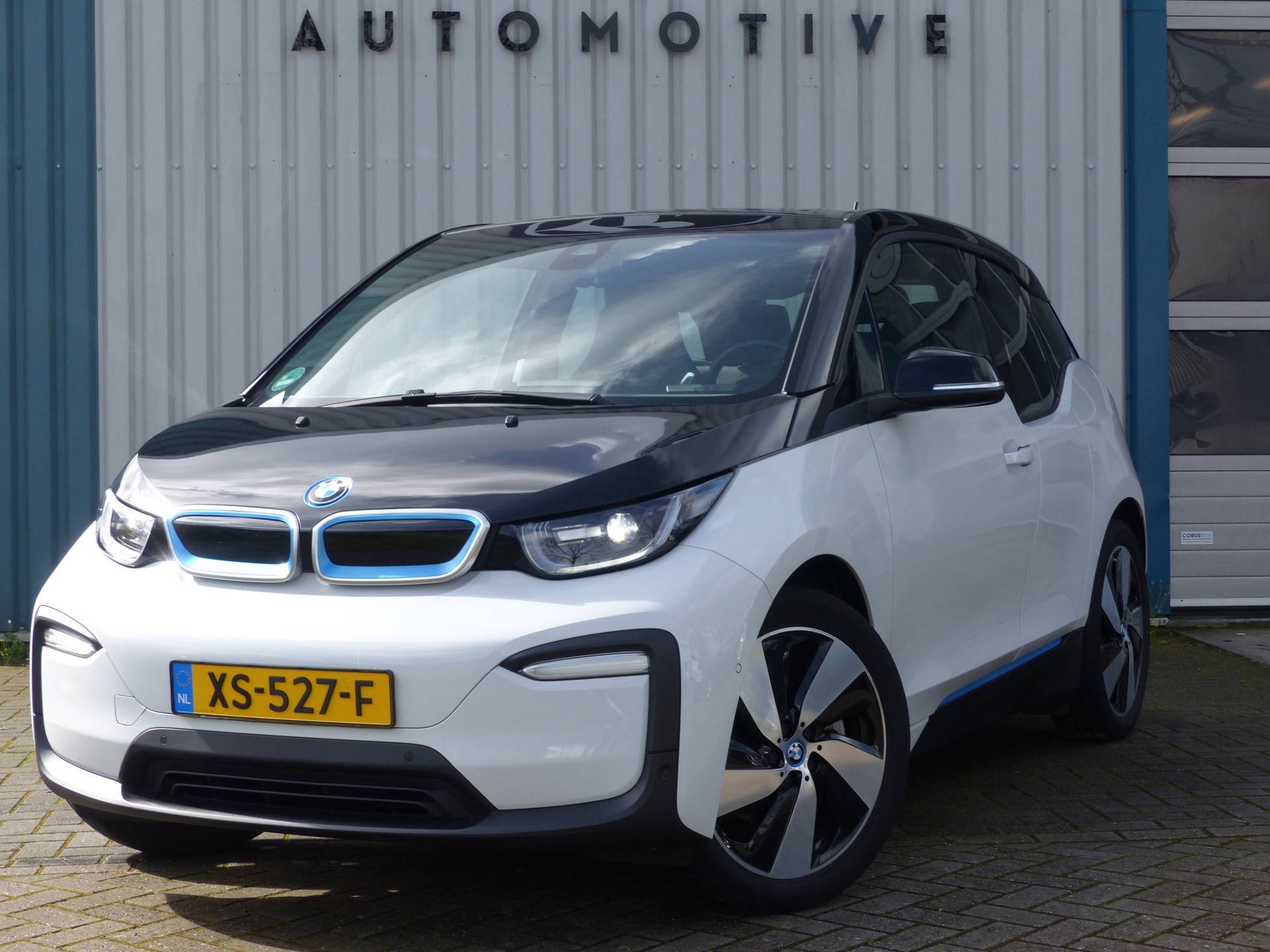 BMW i3 BMW i3 120Ah 42 kWh!! Camera/Warmtepomp/ Ecc/Adaptive Cruise/NL Auto!