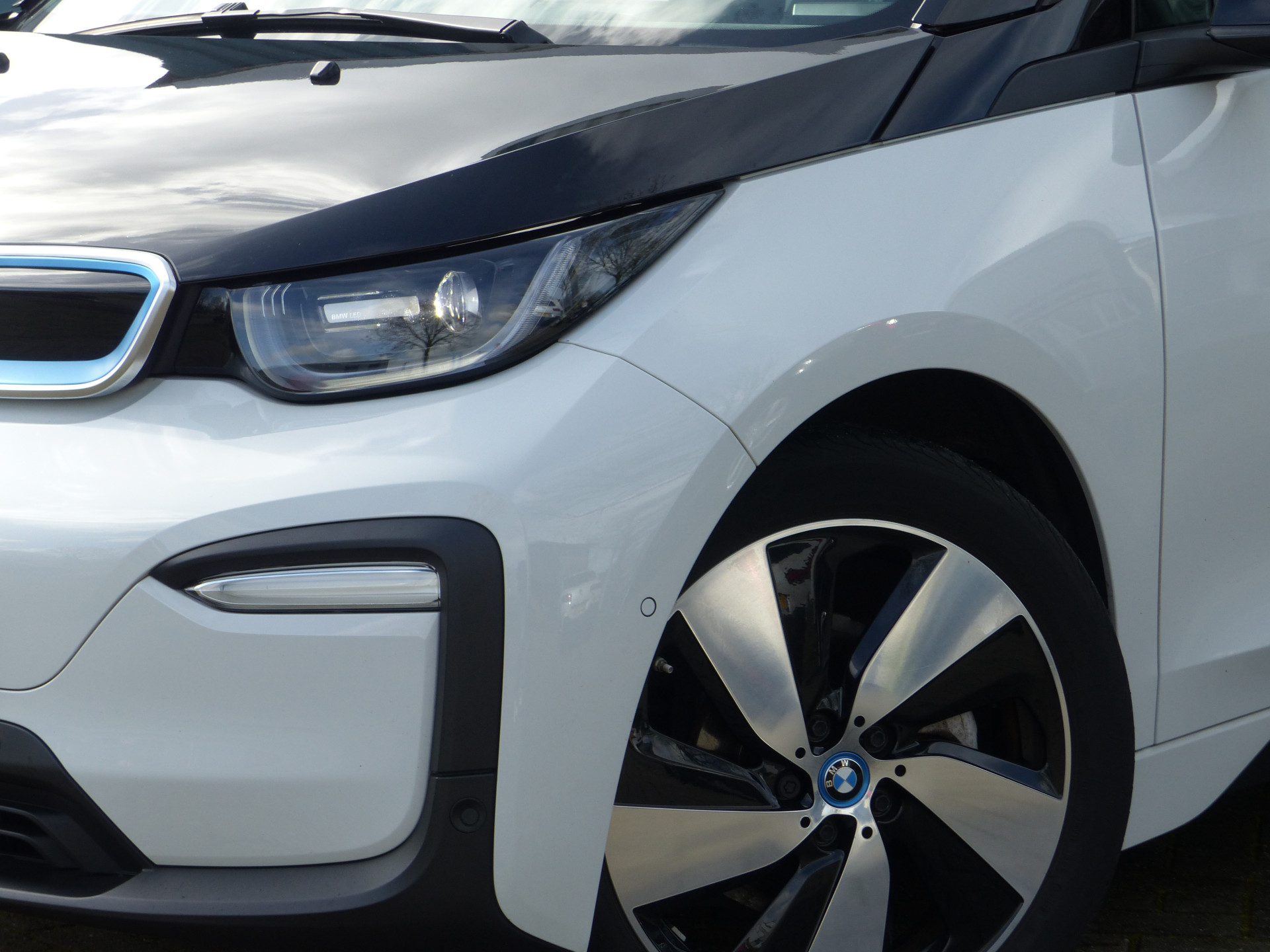 BMW i3 BMW i3 120Ah 42 kWh!! Camera/Warmtepomp/ Ecc/Adaptive Cruise/NL Auto!