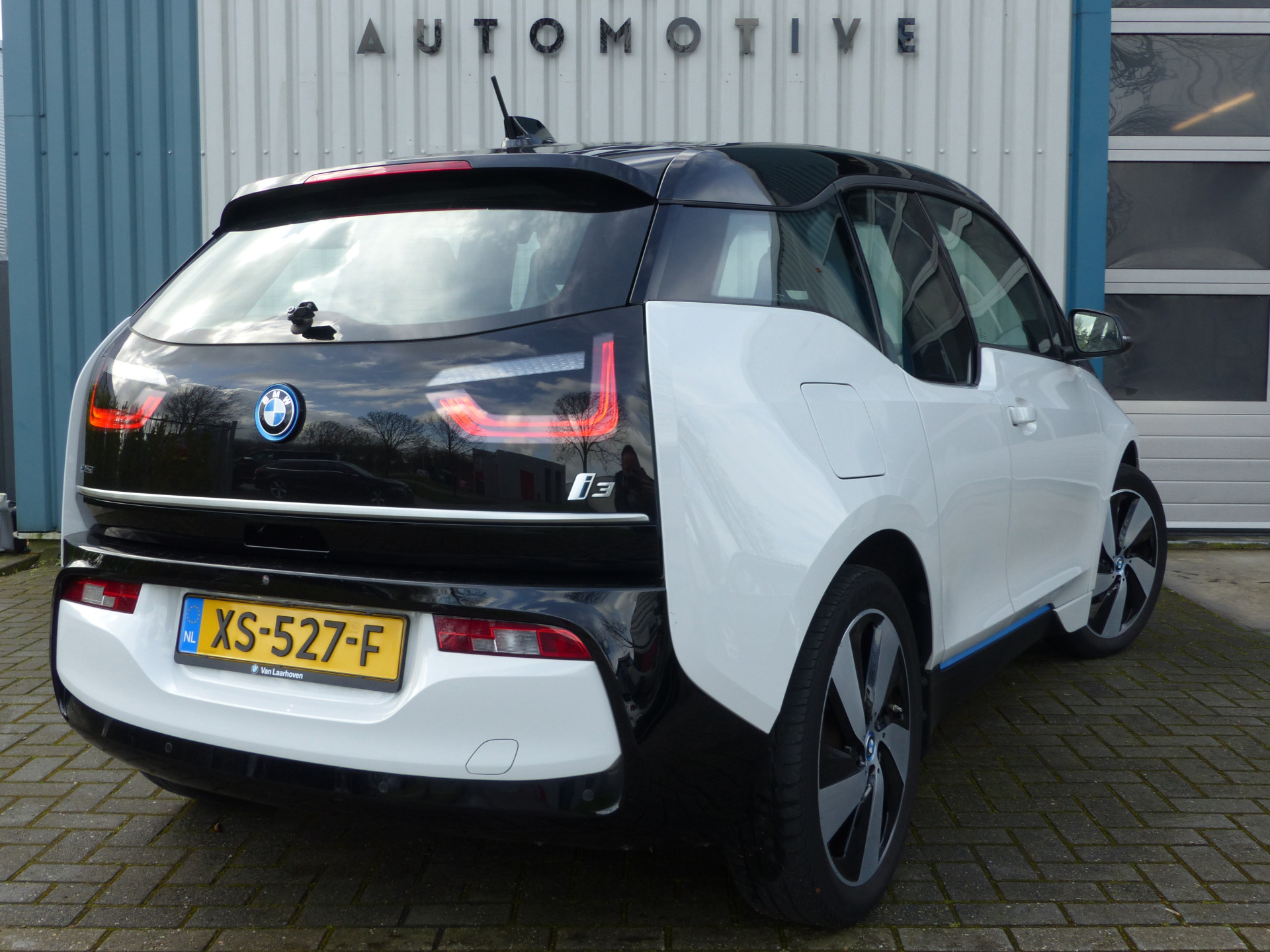 BMW i3 BMW i3 120Ah 42 kWh!! Camera/Warmtepomp/ Ecc/Adaptive Cruise/NL Auto!