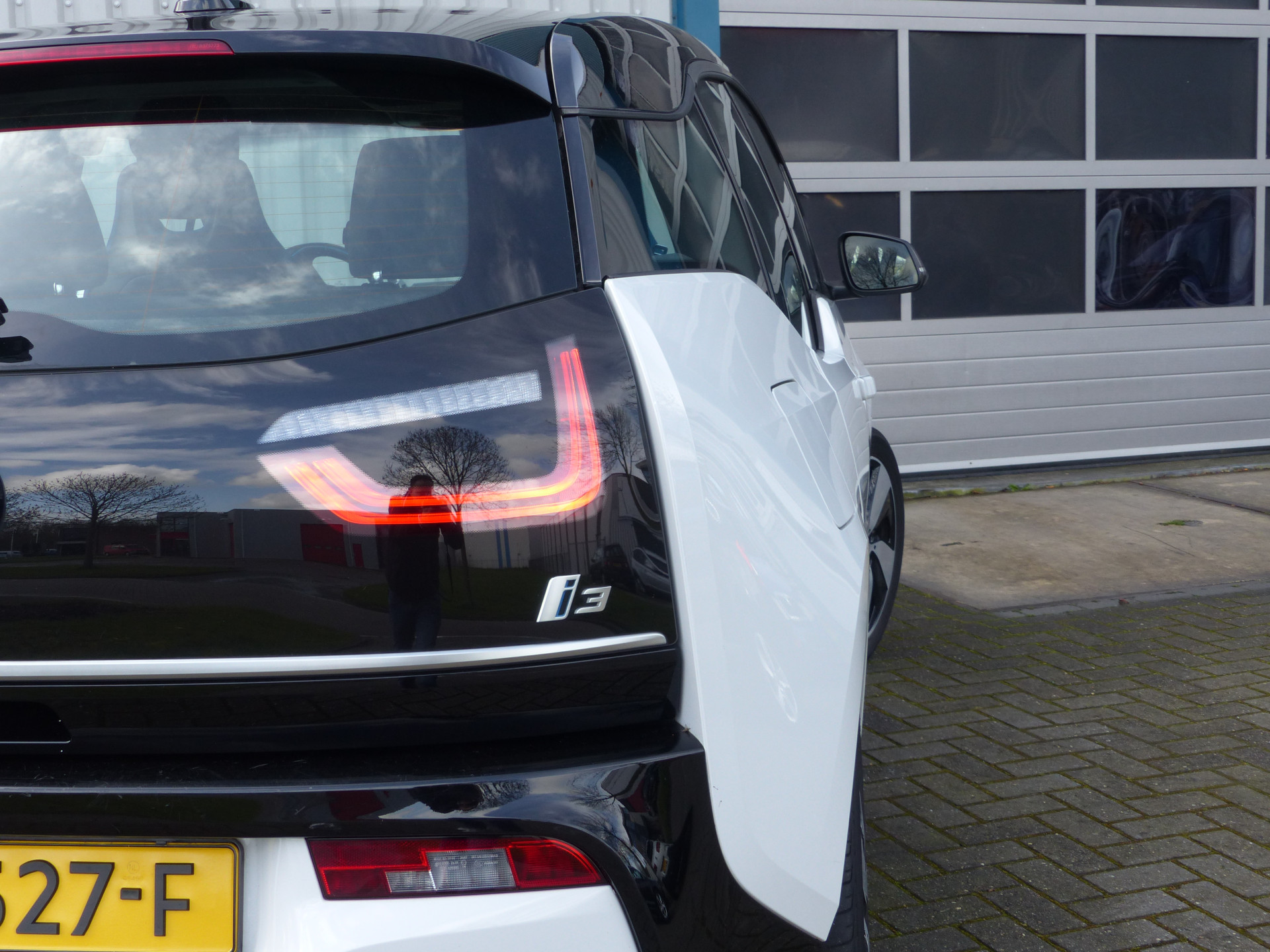 BMW i3 BMW i3 120Ah 42 kWh!! Camera/Warmtepomp/ Ecc/Adaptive Cruise/NL Auto!