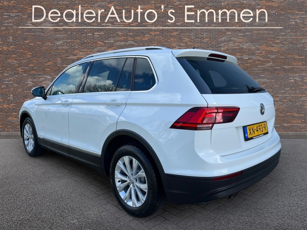 Volkswagen Tiguan Volkswagen Tiguan 1.5 TSI ECC LMV PANODAK CRUISE NAVIGATIE