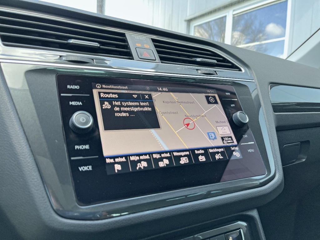 Volkswagen Tiguan Volkswagen Tiguan 1.5 TSI ECC LMV PANODAK CRUISE NAVIGATIE