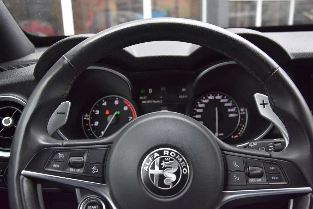 Alfa Romeo Stelvio Alfa Romeo Stelvio 2.0 T AWD 280 pk veloce sport stoelen