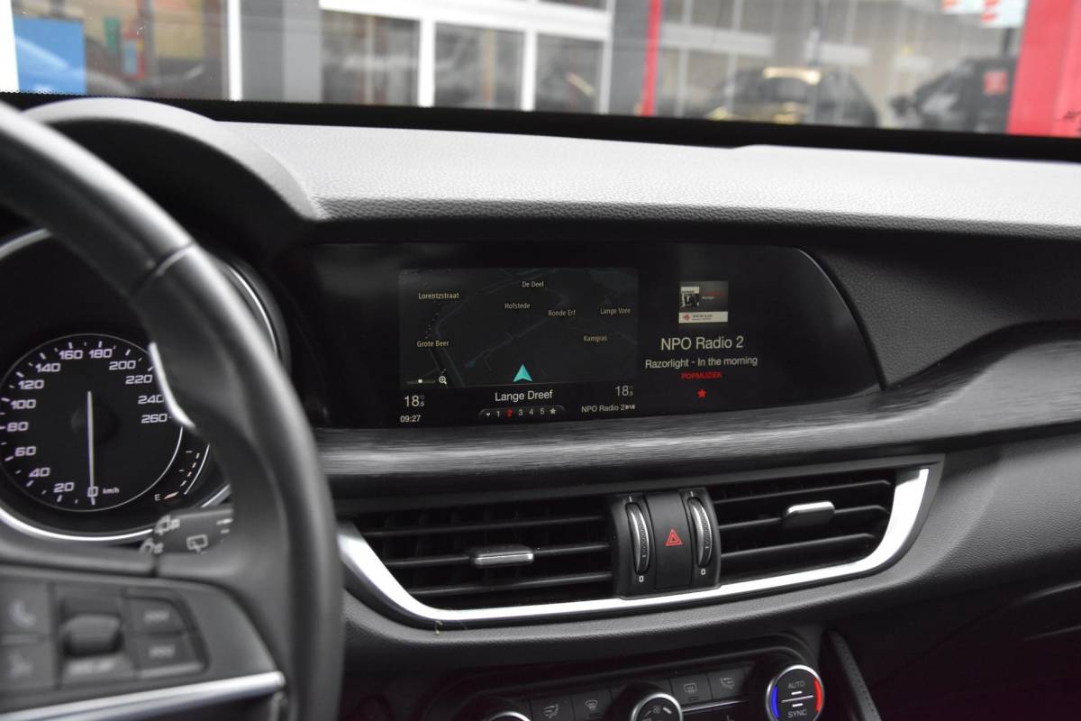 Alfa Romeo Stelvio Alfa Romeo Stelvio 2.0 T AWD 280 pk veloce sport stoelen