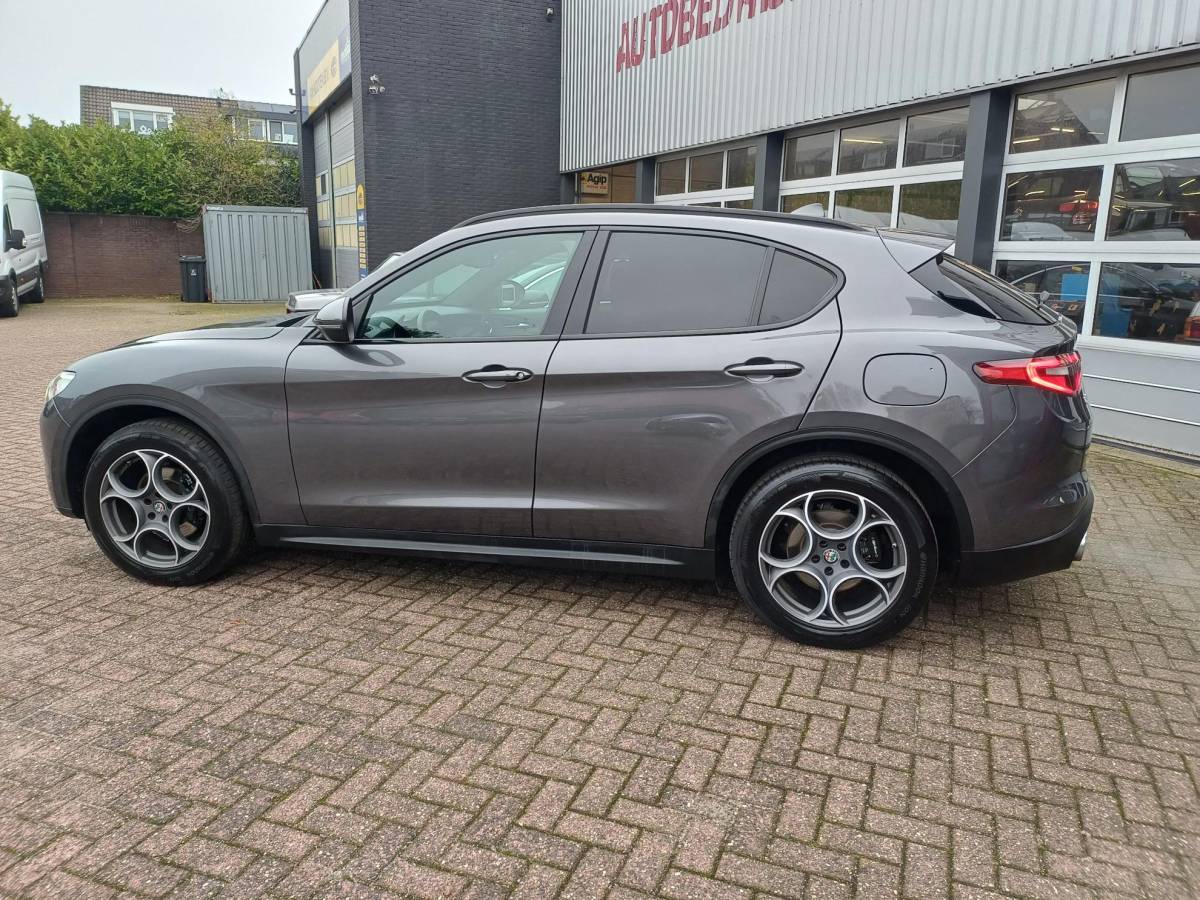 Alfa Romeo Stelvio Alfa Romeo Stelvio 2.0 T AWD 280 pk veloce sport stoelen