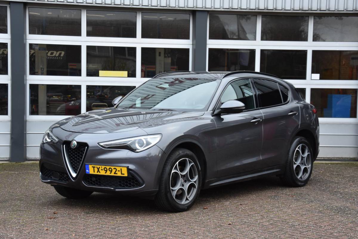 Alfa Romeo Stelvio Alfa Romeo Stelvio 2.0 T AWD 280 pk veloce sport stoelen
