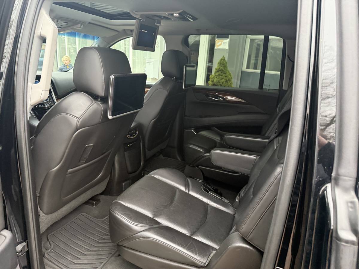 Cadillac Escalade Cadillac Escalade 6.2 V8 Premium 450PK ESV Platinum 7p 5xTV 22” LWB
