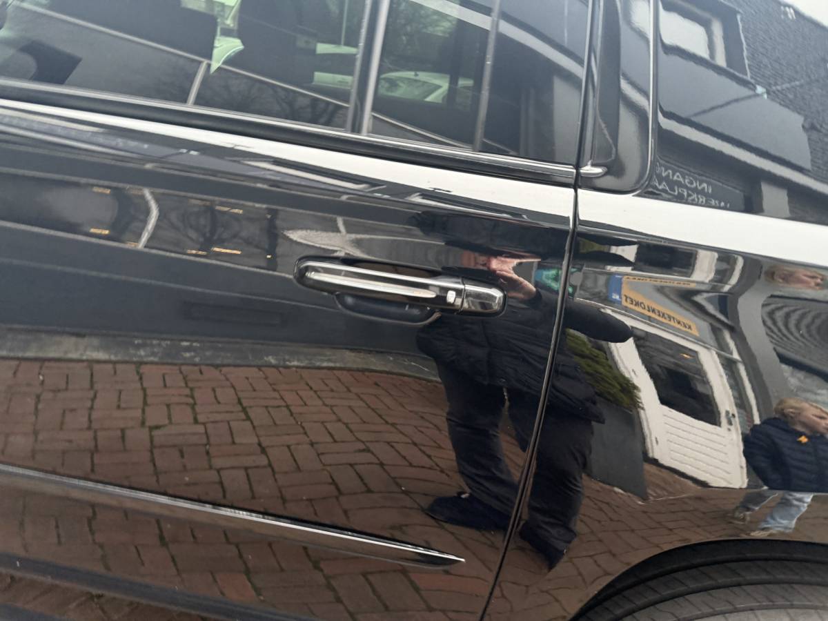Cadillac Escalade Cadillac Escalade 6.2 V8 Premium 450PK ESV Platinum 7p 5xTV 22” LWB