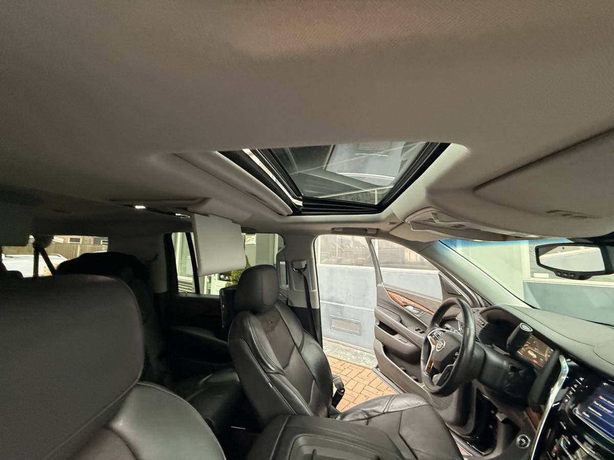 Cadillac Escalade Cadillac Escalade 6.2 V8 Premium 450PK ESV Platinum 7p 5xTV 22” LWB