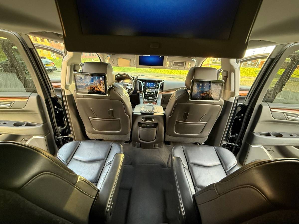 Cadillac Escalade Cadillac Escalade 6.2 V8 Premium 450PK ESV Platinum 7p 5xTV 22” LWB