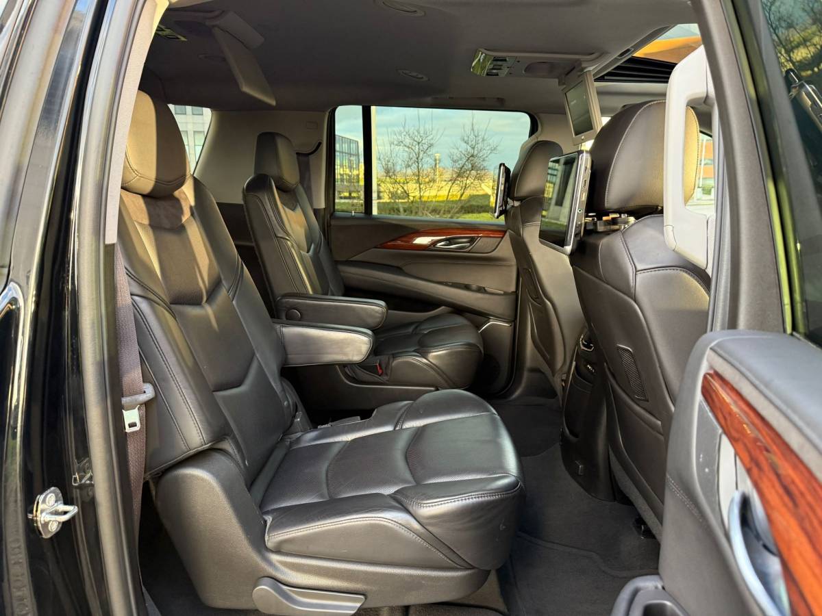 Cadillac Escalade Cadillac Escalade 6.2 V8 Premium 450PK ESV Platinum 7p 5xTV 22” LWB