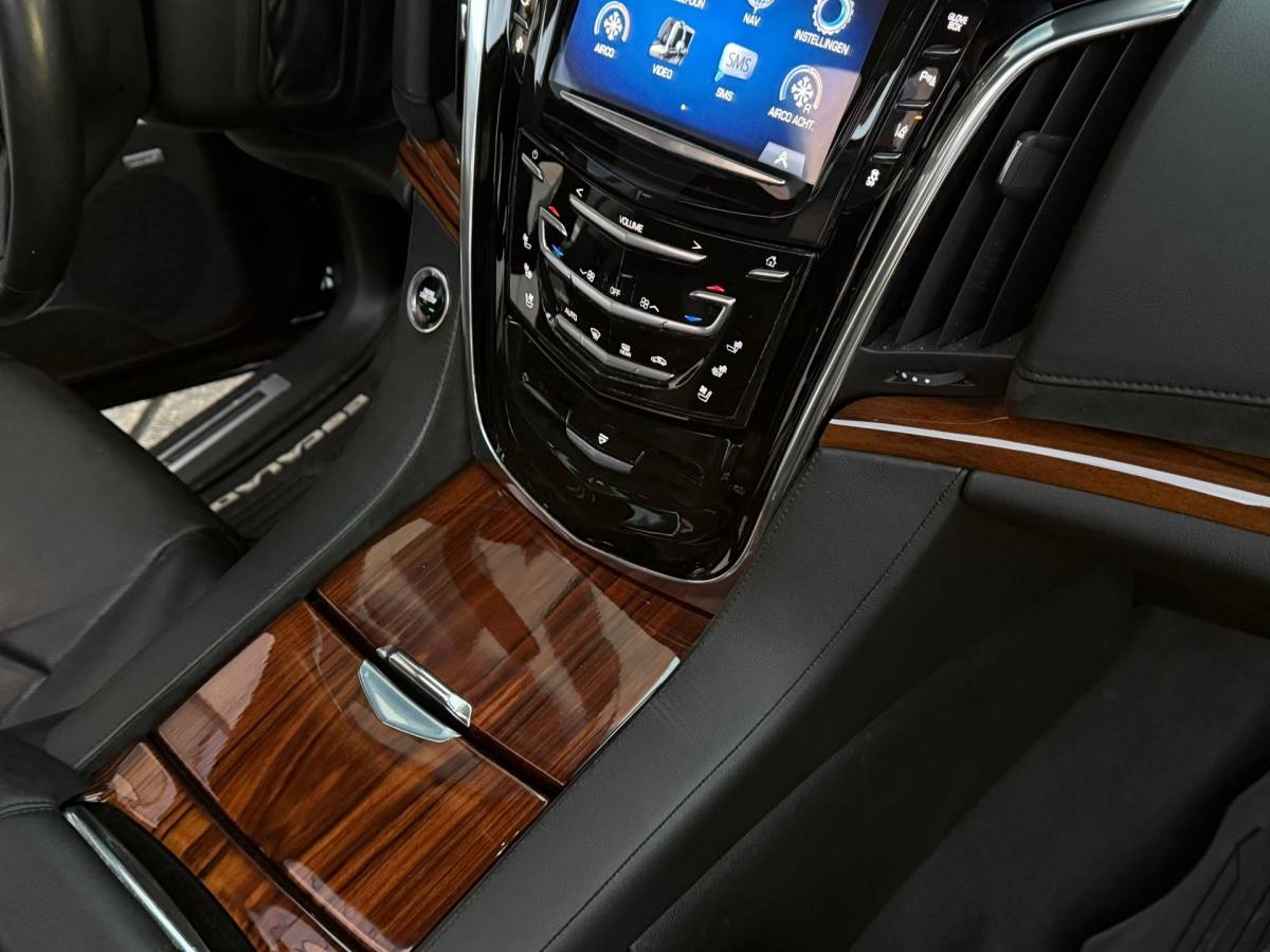 Cadillac Escalade Cadillac Escalade 6.2 V8 Premium 450PK ESV Platinum 7p 5xTV 22” LWB