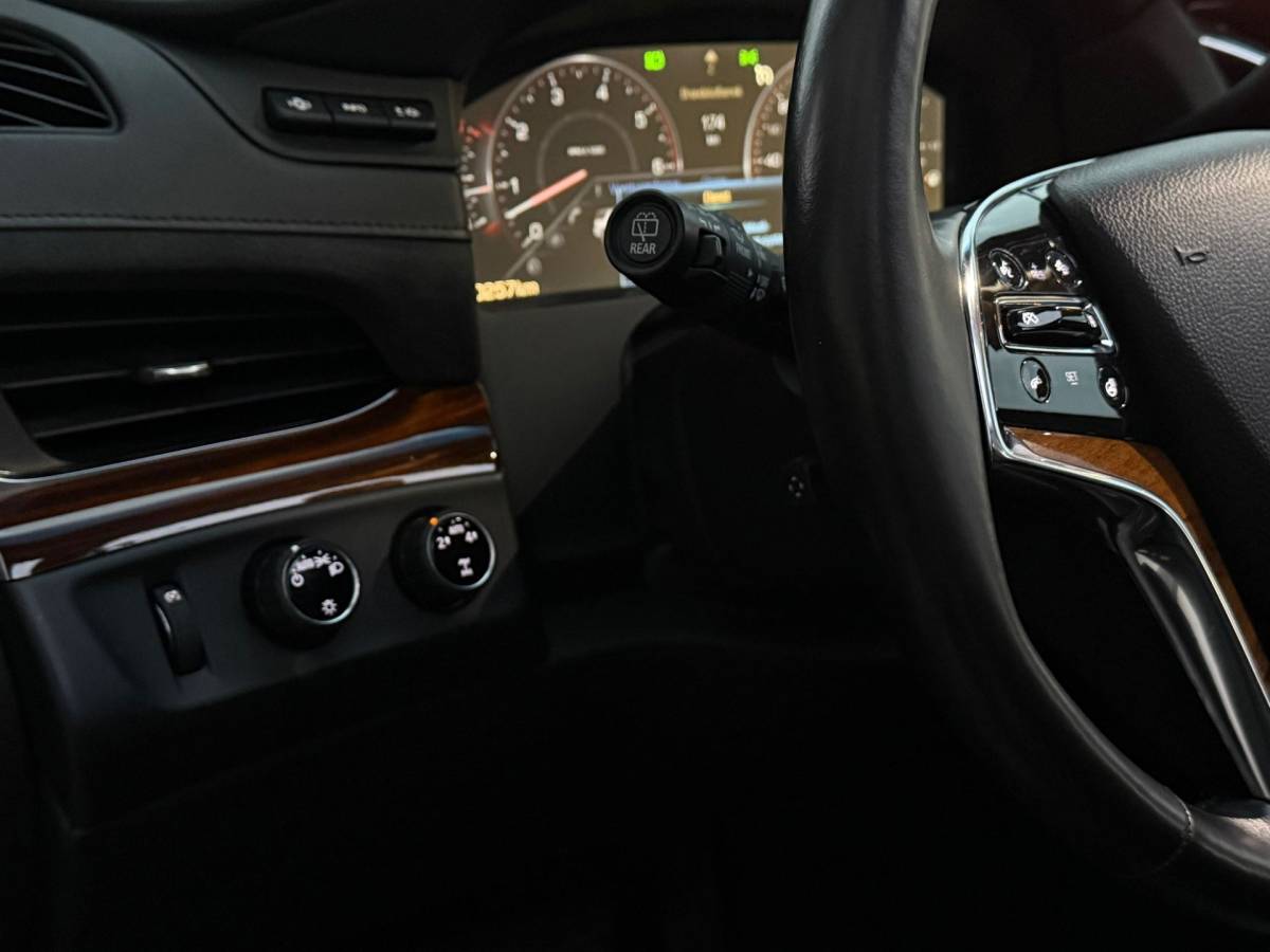 Cadillac Escalade Cadillac Escalade 6.2 V8 Premium 450PK ESV Platinum 7p 5xTV 22” LWB