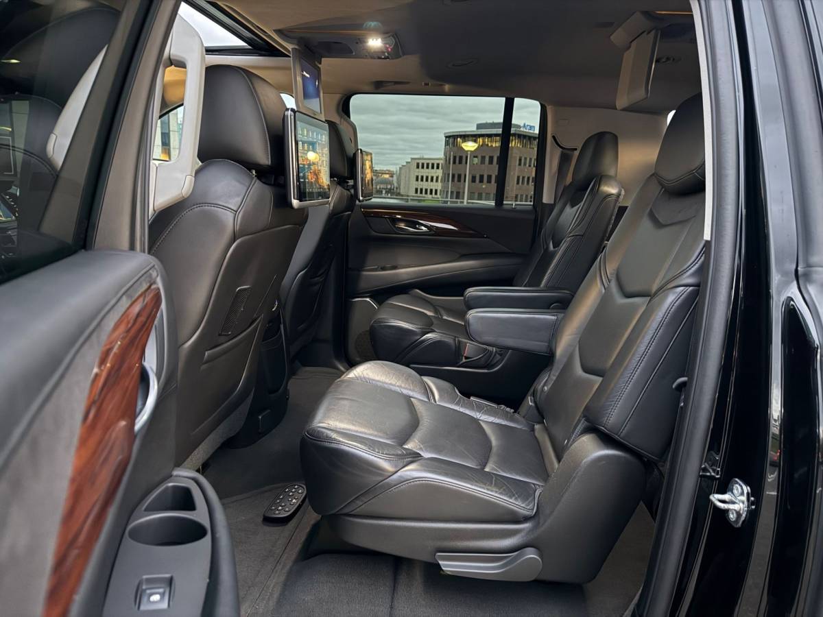 Cadillac Escalade Cadillac Escalade 6.2 V8 Premium 450PK ESV Platinum 7p 5xTV 22” LWB
