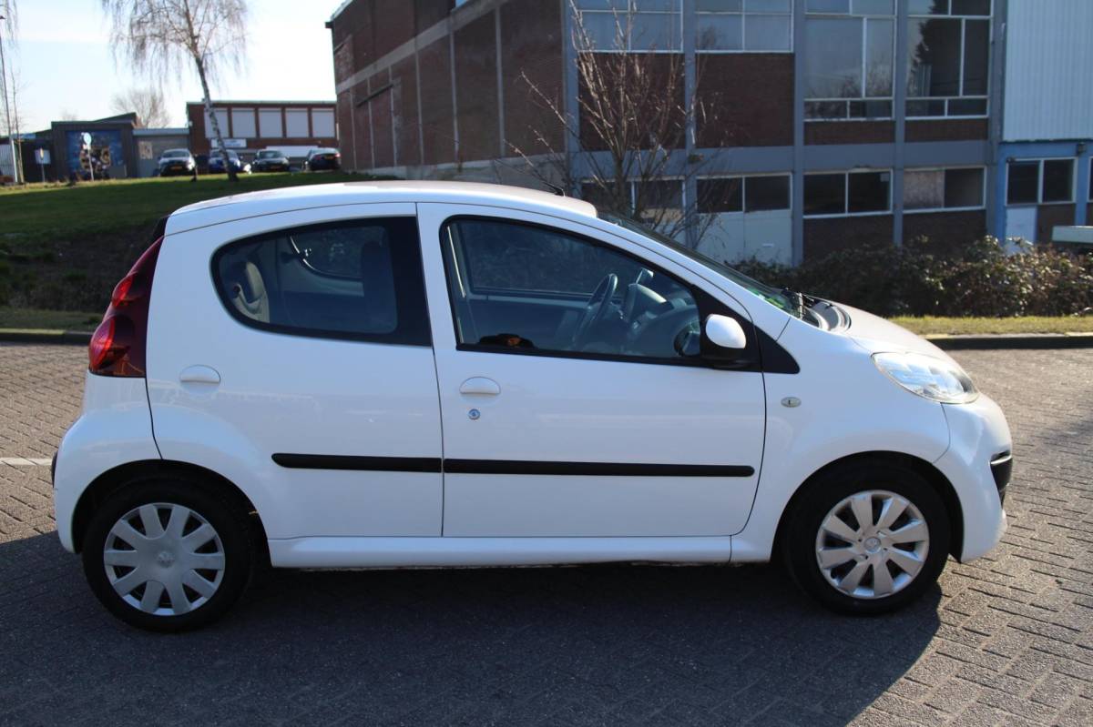 Peugeot 107 Peugeot 107 1.0 Active_5 DEURS_AIRCO_AUTOMAAT_NETTE AUTO