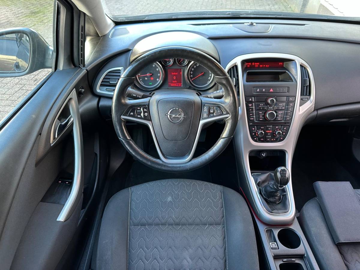 Opel Astra Opel Astra Sports Tourer 1.4 Turbo Sport Met jaar APK