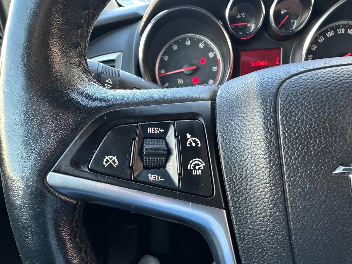 Opel Astra Opel Astra Sports Tourer 1.4 Turbo Sport Met jaar APK