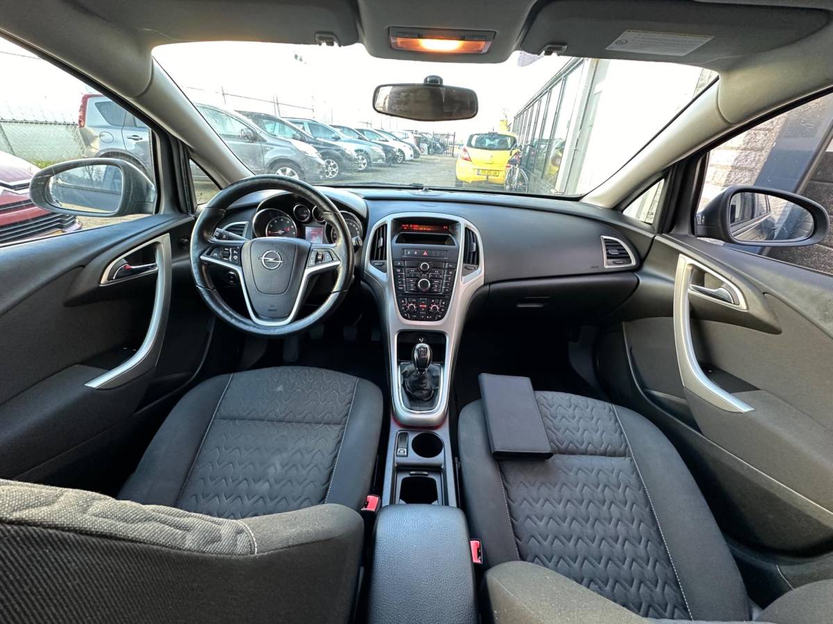 Opel Astra Opel Astra Sports Tourer 1.4 Turbo Sport Met jaar APK