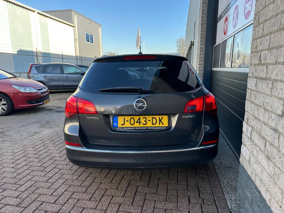Opel Astra Opel Astra Sports Tourer 1.4 Turbo Sport Met jaar APK