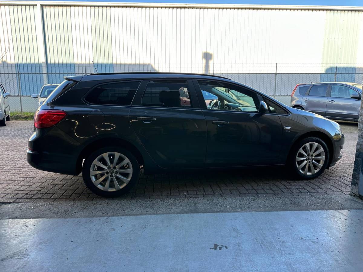 Opel Astra Opel Astra Sports Tourer 1.4 Turbo Sport Met jaar APK