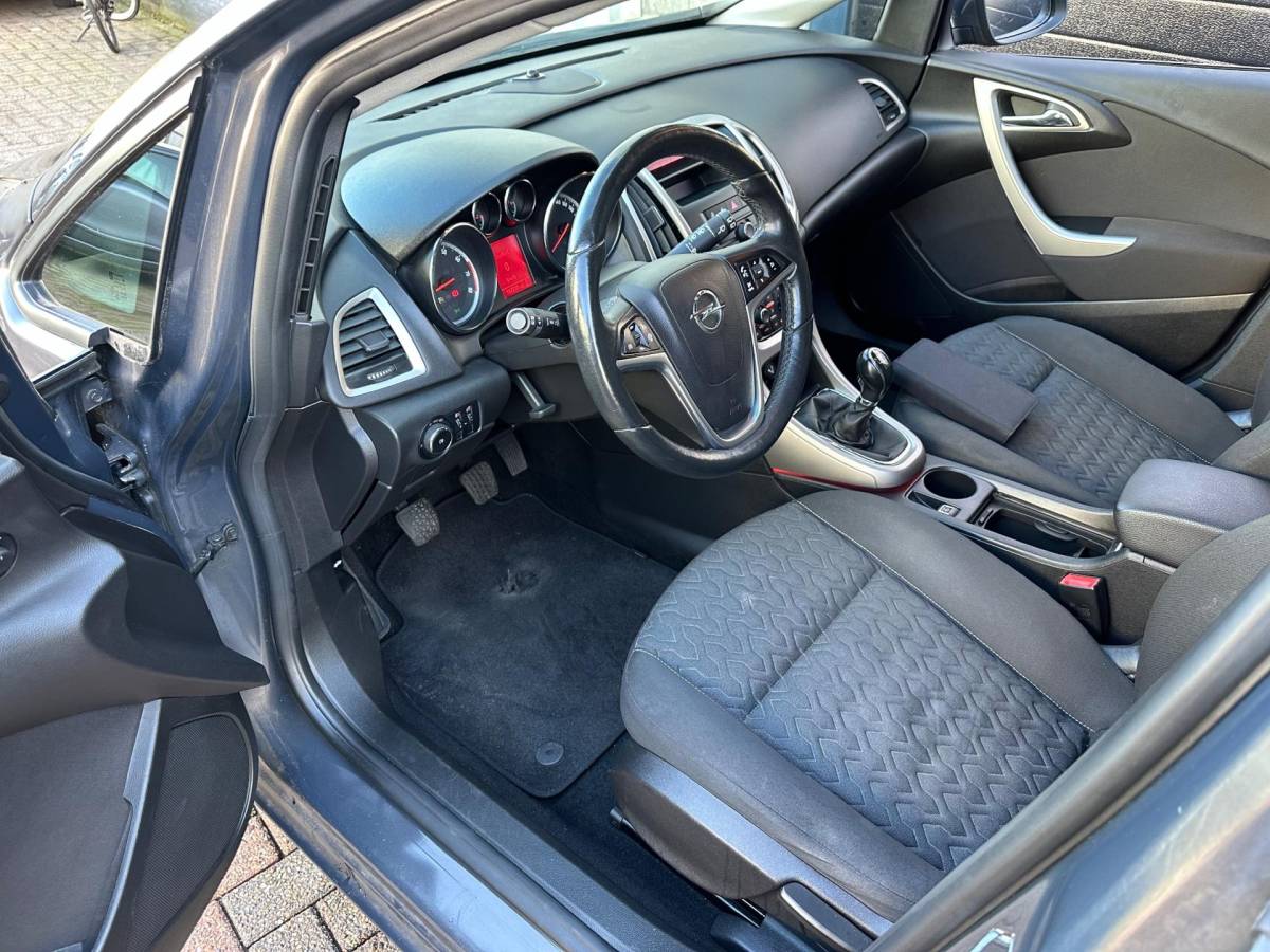 Opel Astra Opel Astra Sports Tourer 1.4 Turbo Sport Met jaar APK