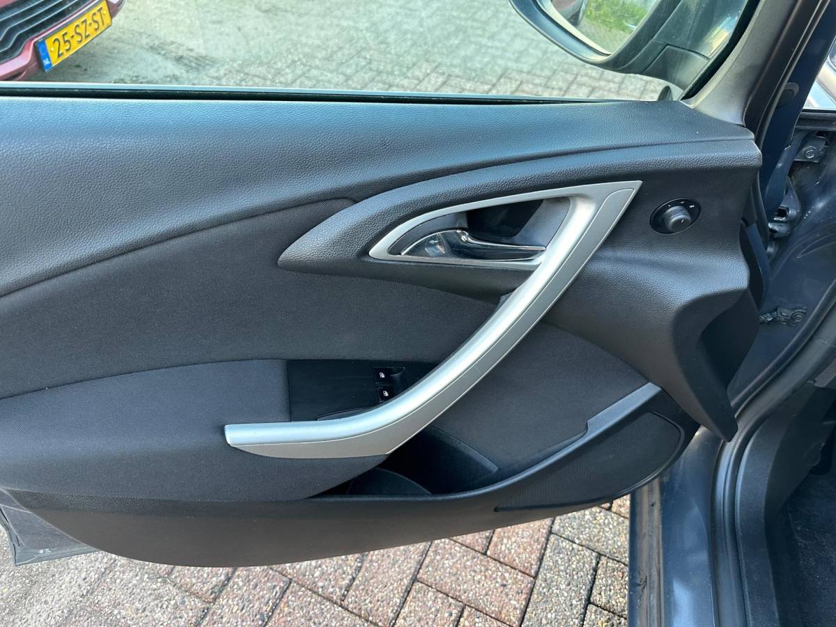 Opel Astra Opel Astra Sports Tourer 1.4 Turbo Sport Met jaar APK